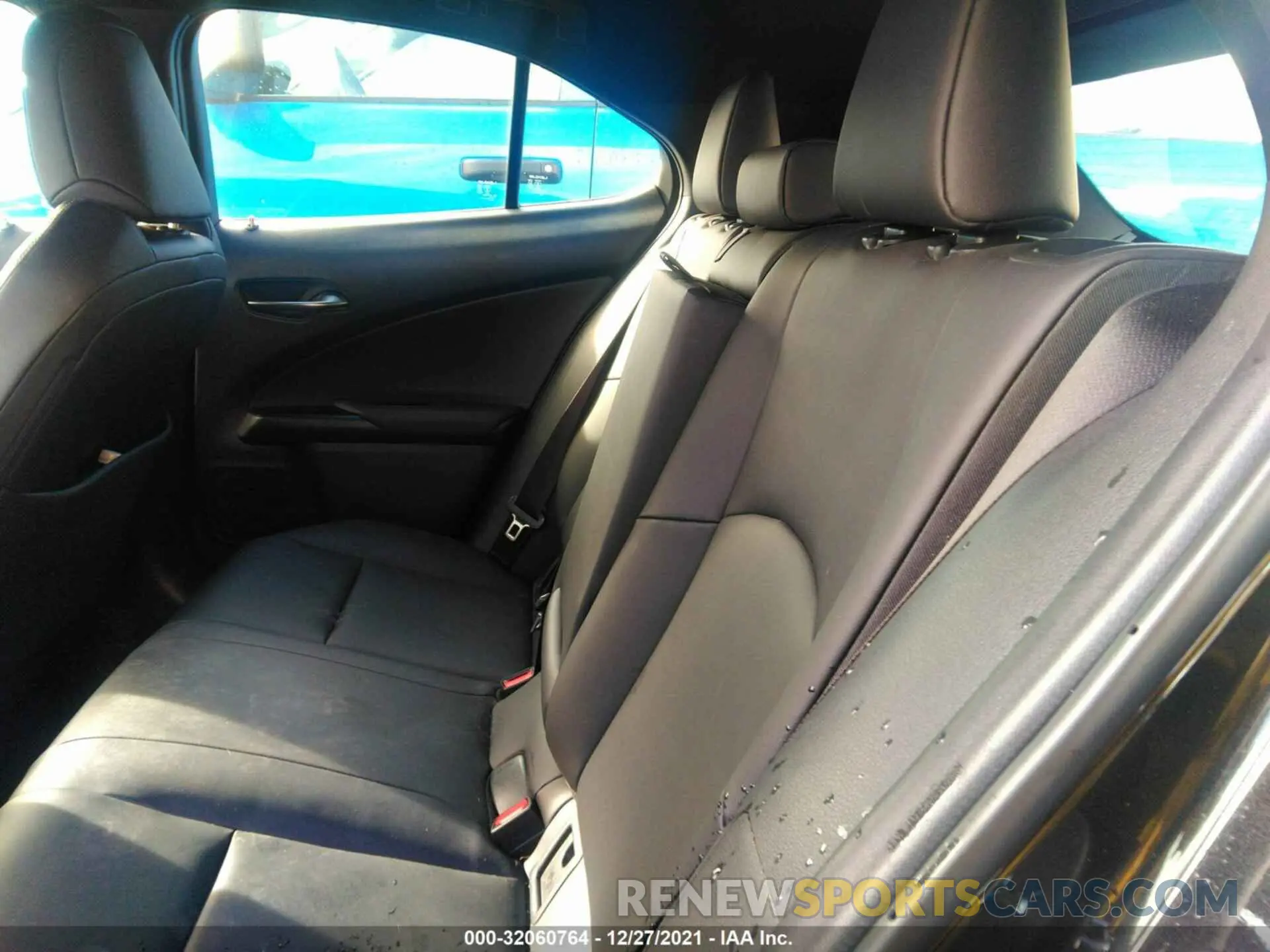 8 fotografías del automóvil dañado JTHX3JBH9L2024173 LEXUS UX 2020