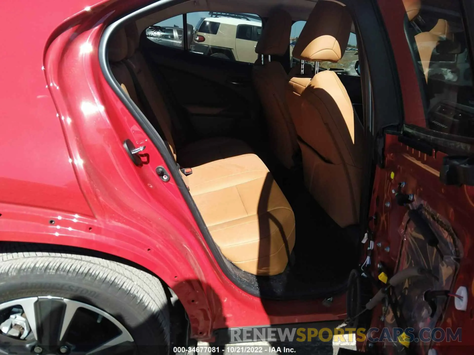 8 fotografías del automóvil dañado JTHX3JBH2M2041981 LEXUS UX 2021