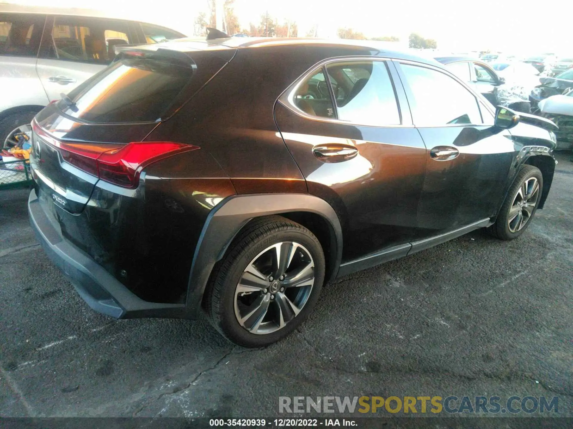 4 fotografías del automóvil dañado JTHX3JBH8M2039684 LEXUS UX 2021