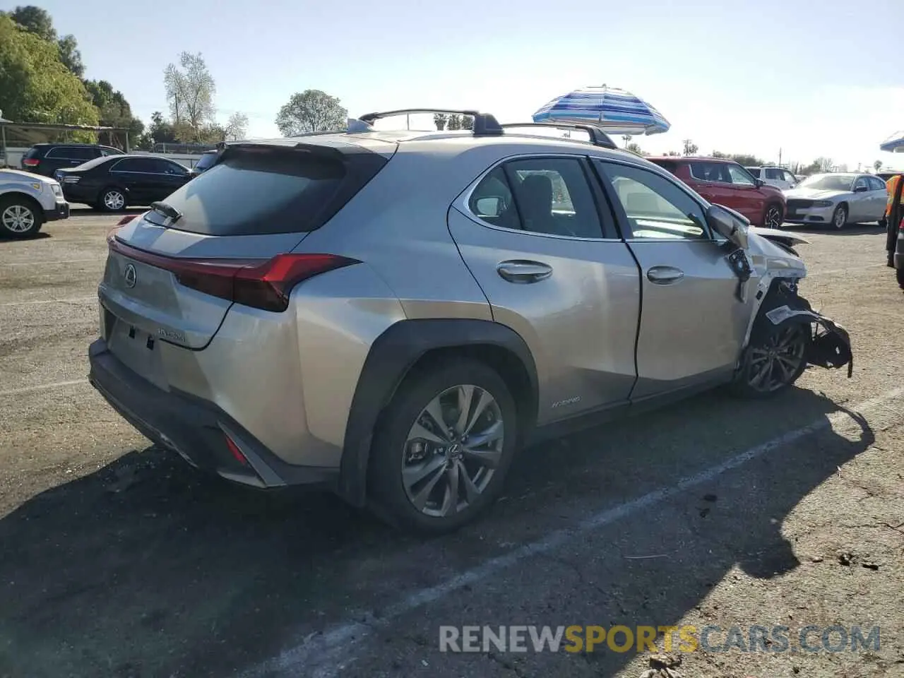 3 fotografías del automóvil dañado JTHU9JBH2K2001124 LEXUS UX 250H 2019