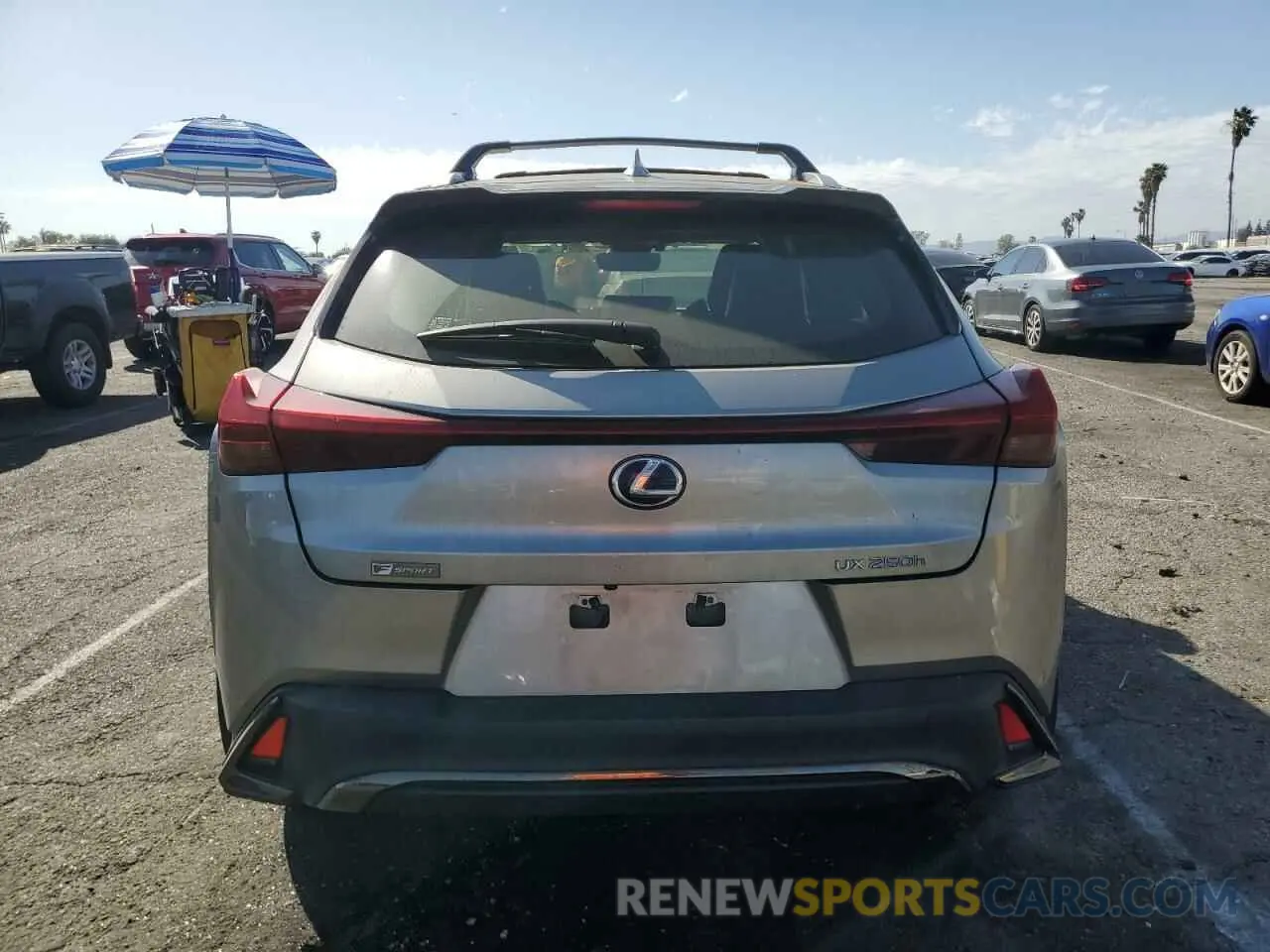 6 fotografías del automóvil dañado JTHU9JBH2K2001124 LEXUS UX 250H 2019