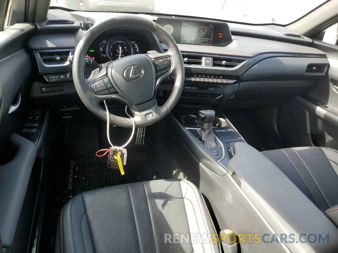 8 fotografías del automóvil dañado JTHU9JBH2K2001124 LEXUS UX 250H 2019