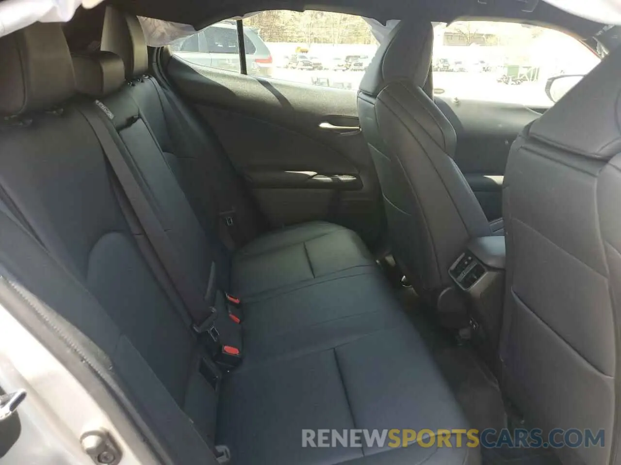 11 fotografías del automóvil dañado JTHU9JBH2K2003858 LEXUS UX 250H 2019
