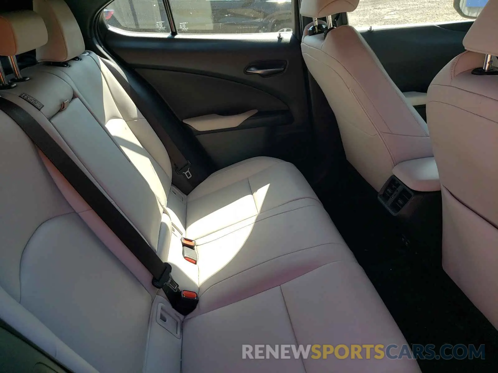 6 fotografías del automóvil dañado JTHU9JBH2K2011202 LEXUS UX 250H 2019