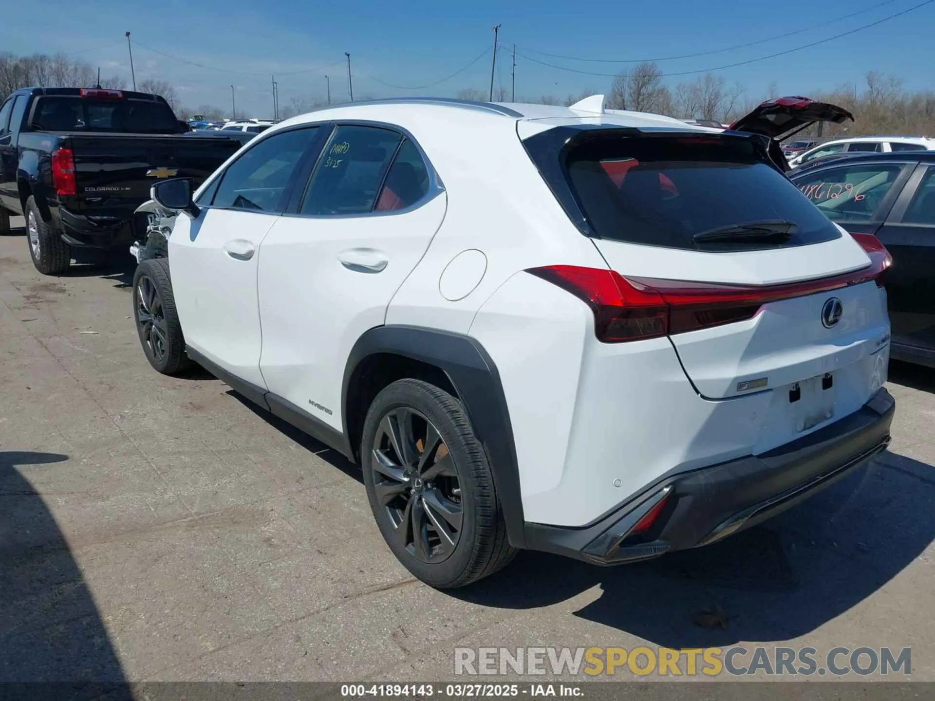 3 fotografías del automóvil dañado JTHU9JBH2K2011457 LEXUS UX 250H 2019