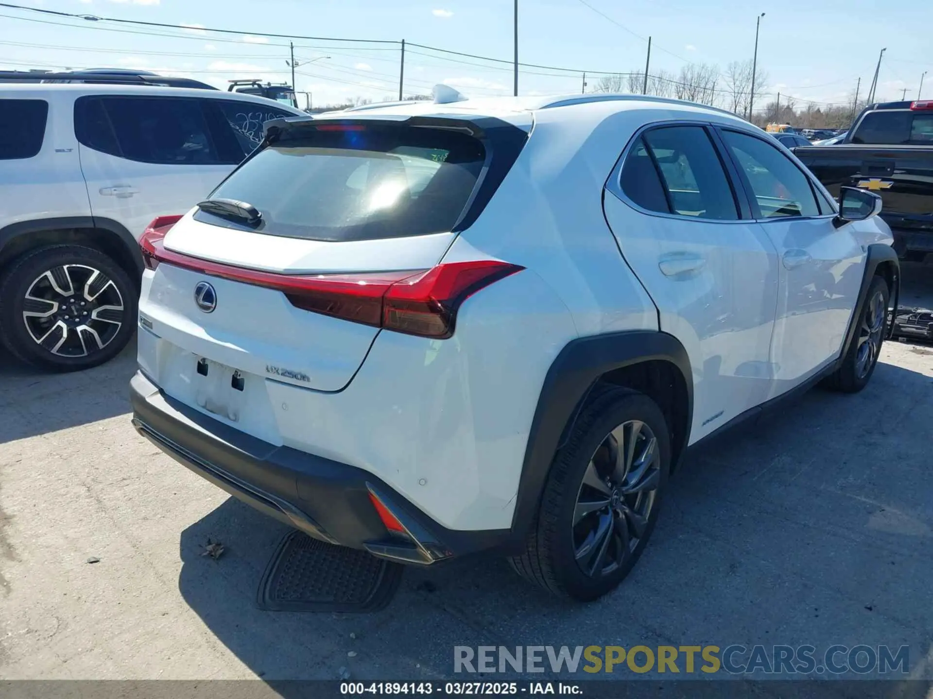 4 fotografías del automóvil dañado JTHU9JBH2K2011457 LEXUS UX 250H 2019