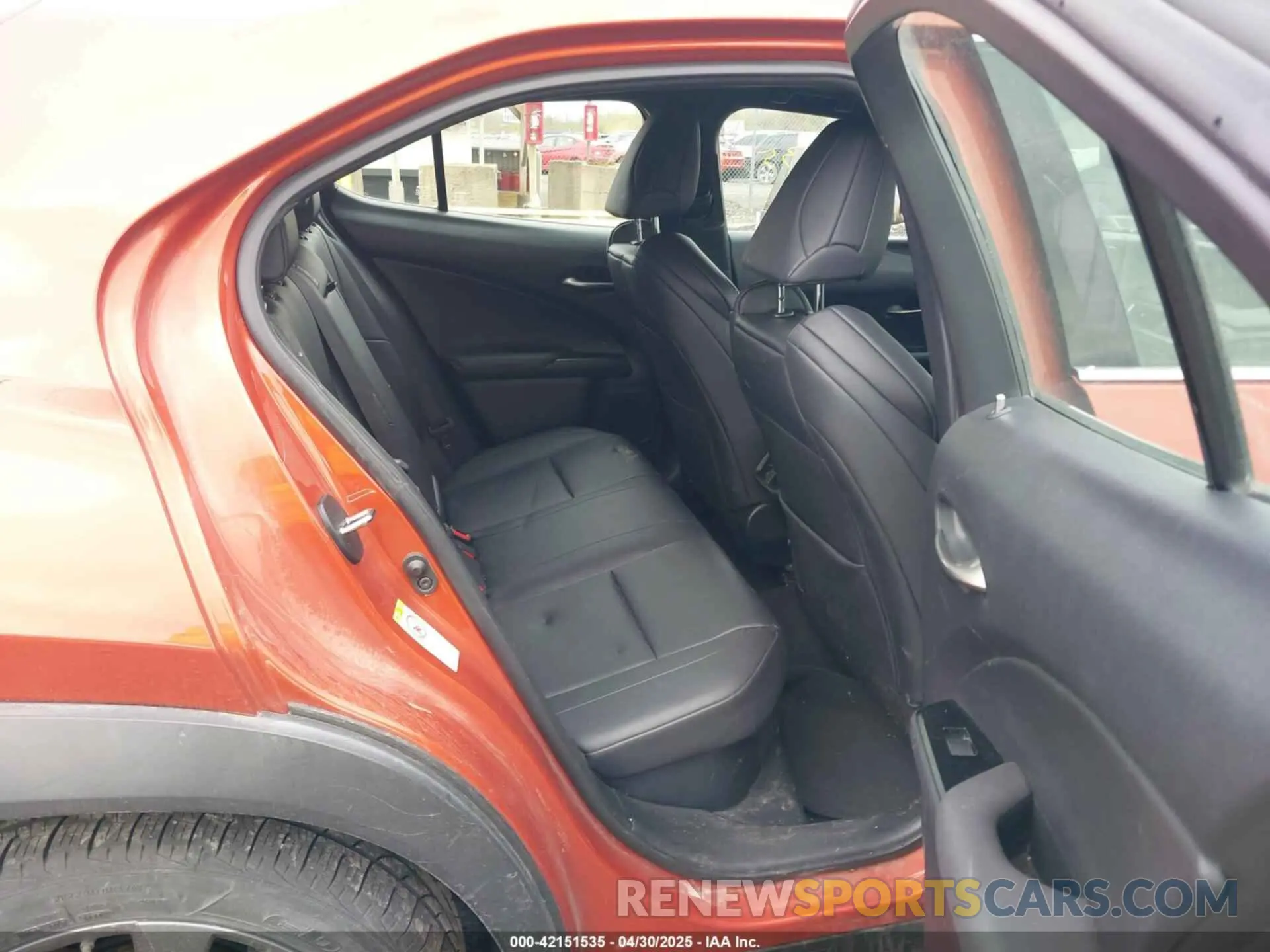 8 fotografías del automóvil dañado JTHU9JBH3K2003383 LEXUS UX 250H 2019