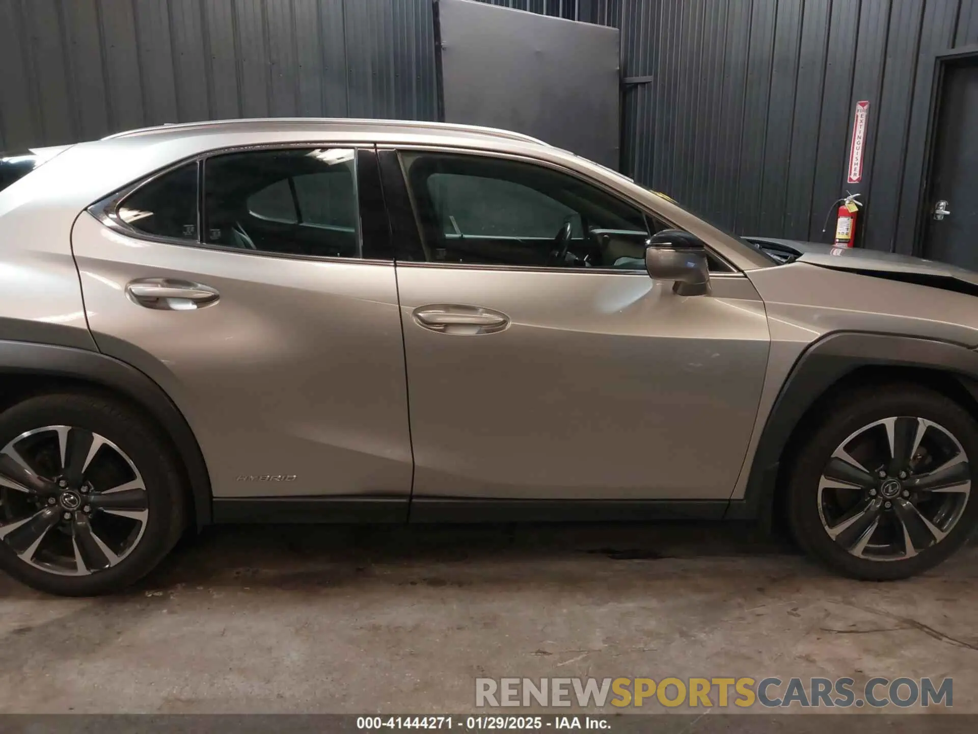 13 fotografías del automóvil dañado JTHU9JBH5K2013400 LEXUS UX 250H 2019