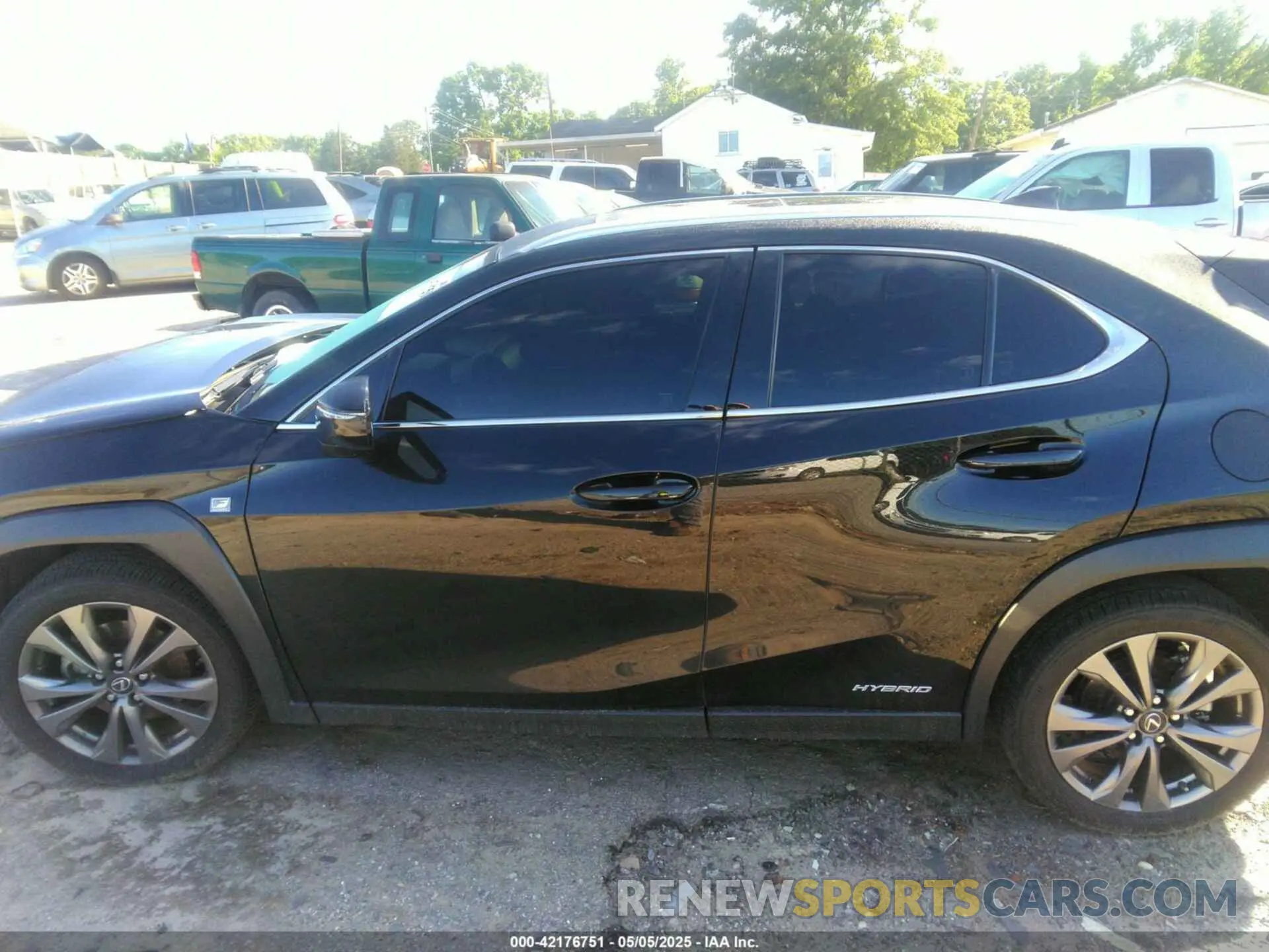 14 fotografías del automóvil dañado JTHU9JBH7K2012295 LEXUS UX 250H 2019
