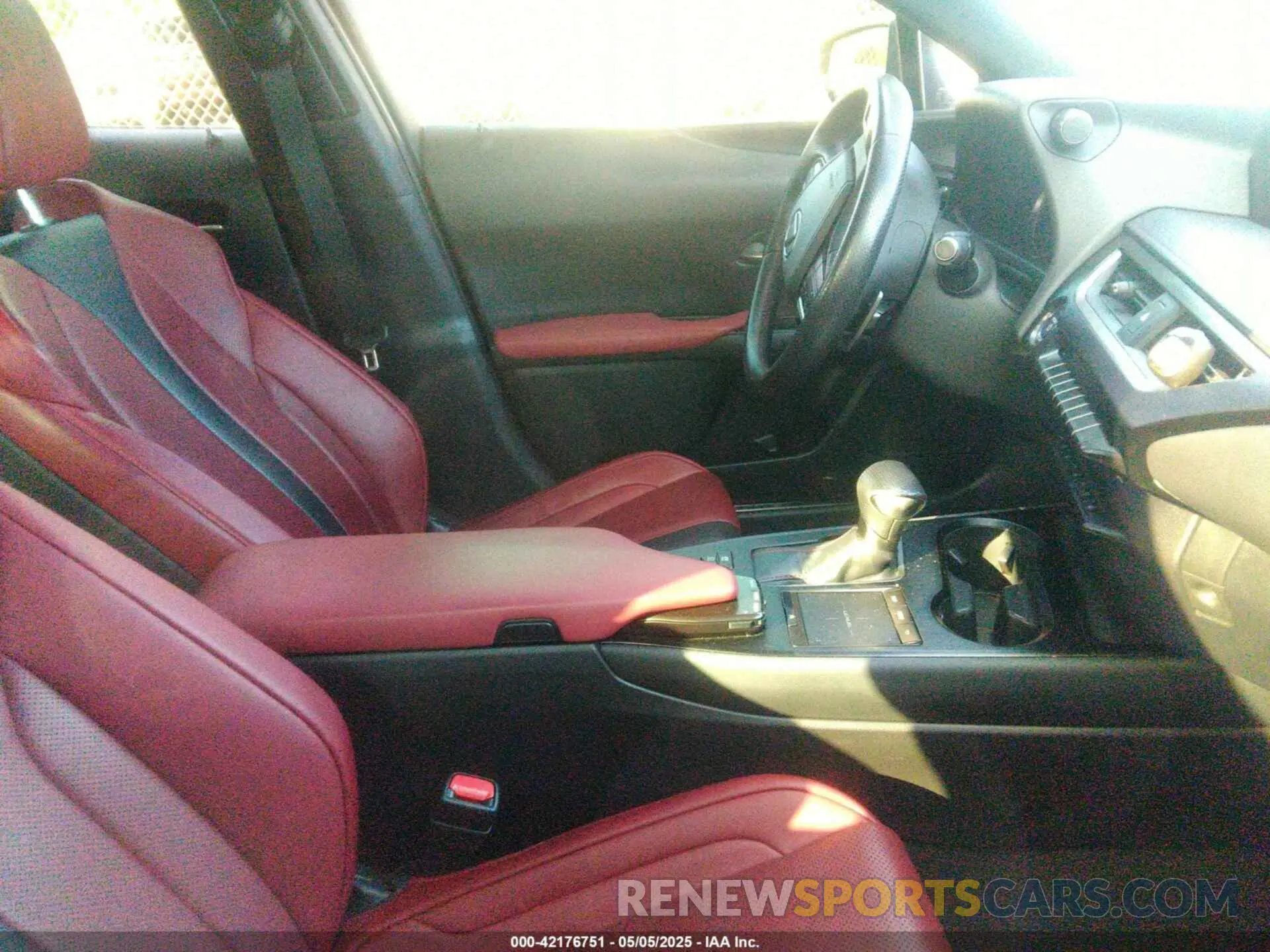 5 fotografías del automóvil dañado JTHU9JBH7K2012295 LEXUS UX 250H 2019