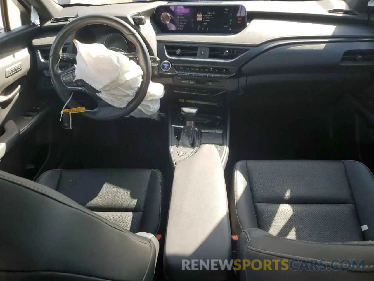 8 fotografías del automóvil dañado JTHL9JBH3L2032377 LEXUS UX 250H 2020