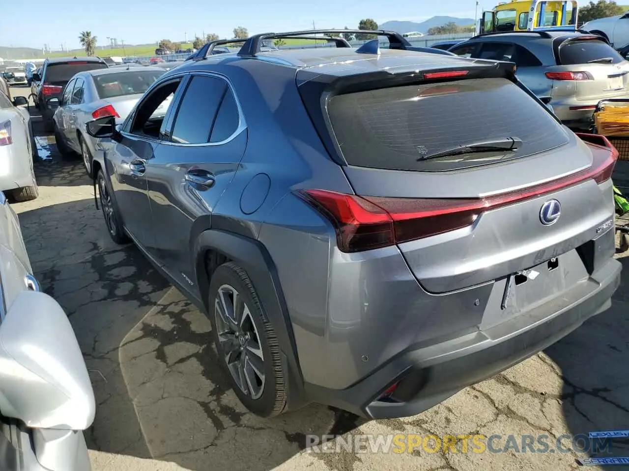 2 fotografías del automóvil dañado JTHP9JBH2L2023042 LEXUS UX 250H 2020