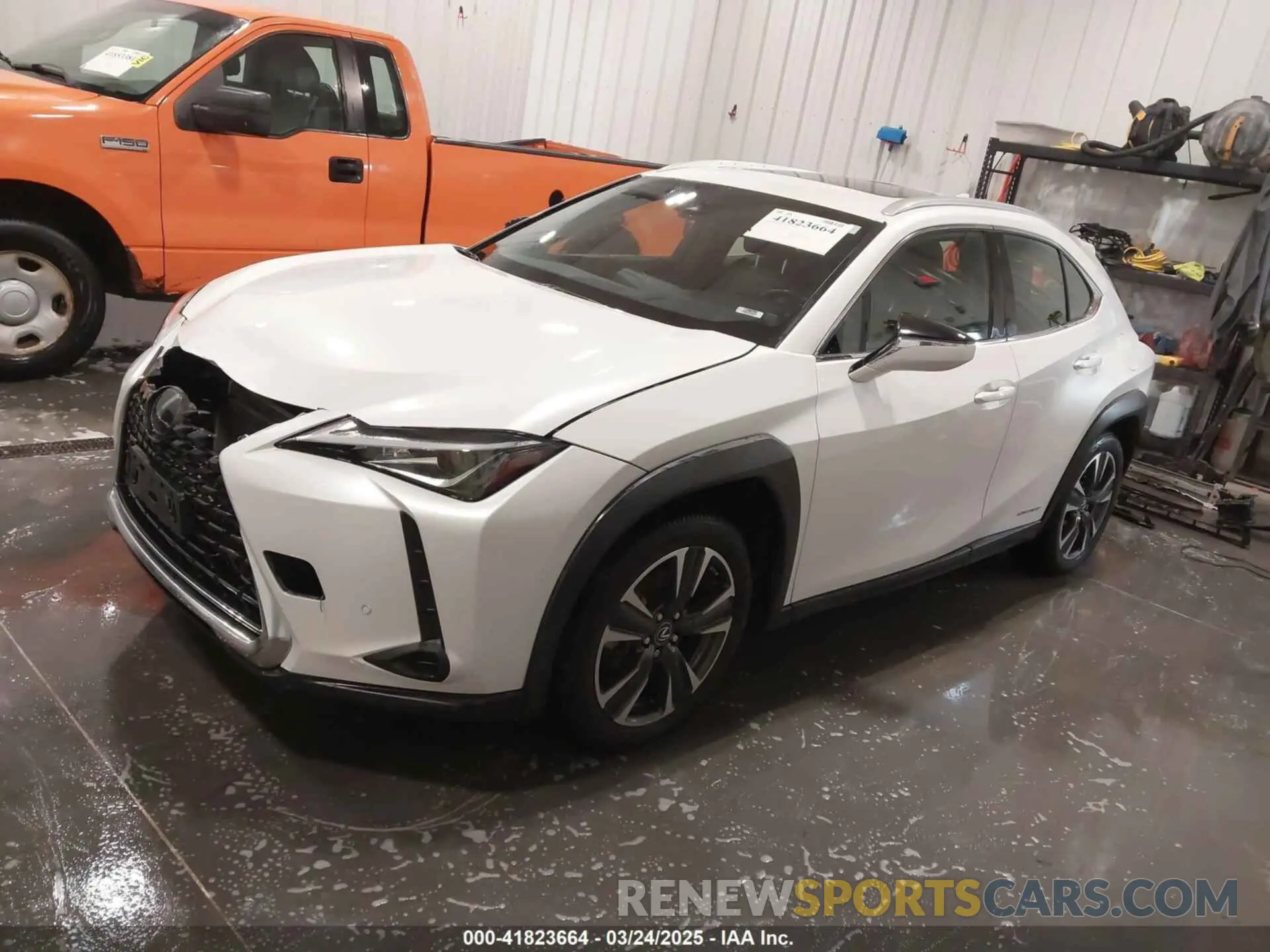 2 fotografías del automóvil dañado JTHP9JBH2L2025812 LEXUS UX 250H 2020