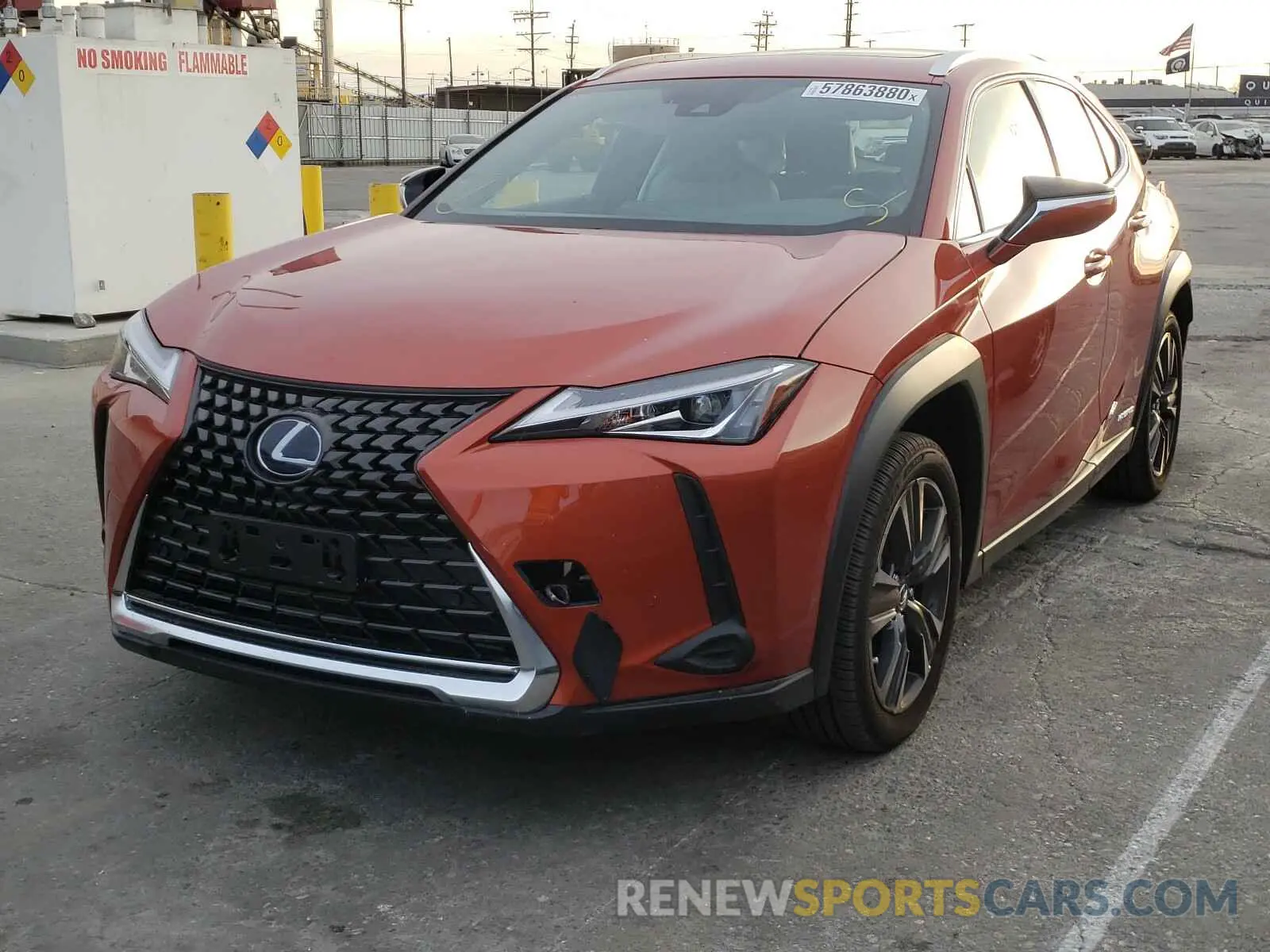 2 fotografías del automóvil dañado JTHP9JBH3L2027388 LEXUS UX 250H 2020