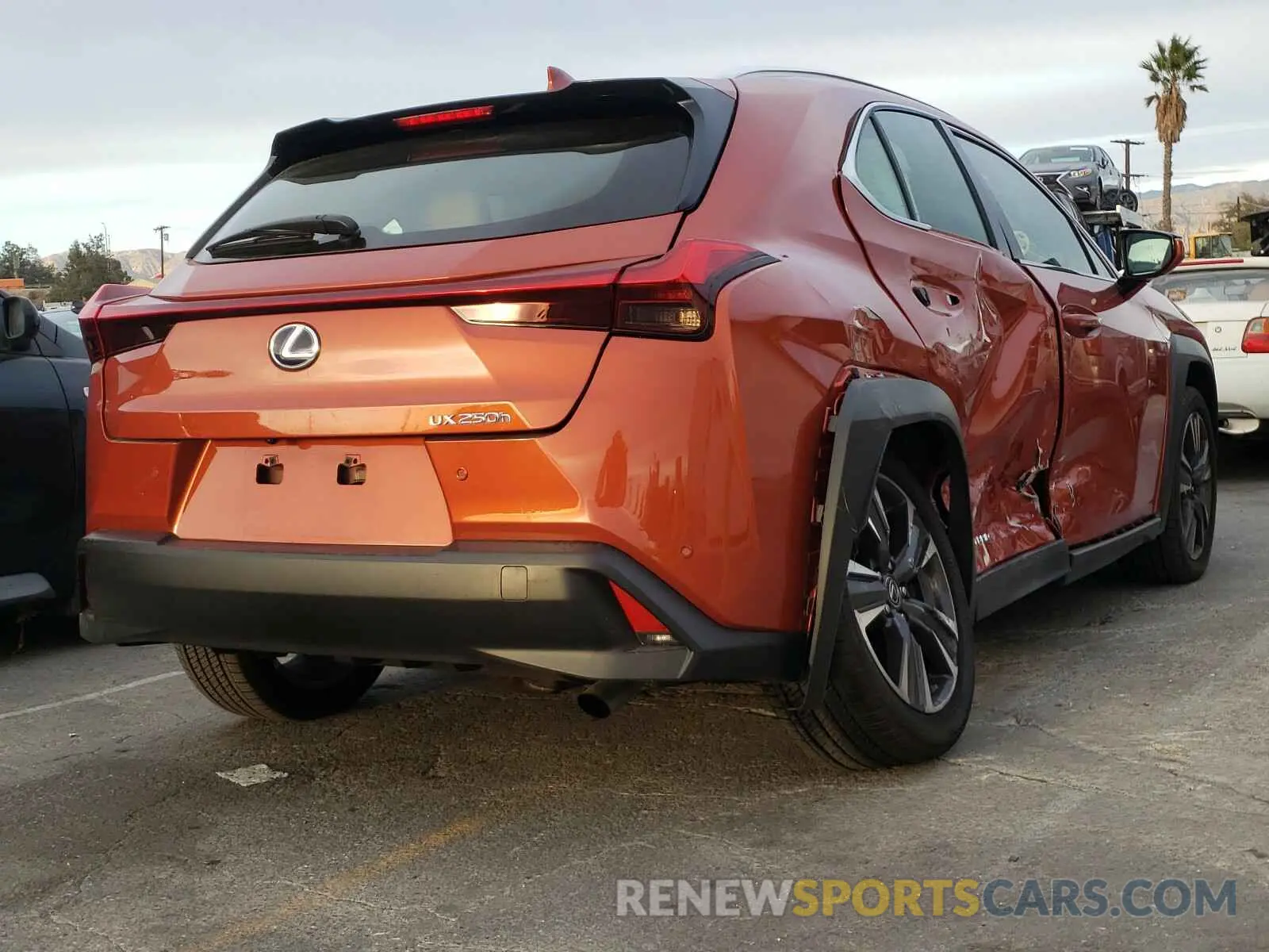 4 fotografías del automóvil dañado JTHP9JBH3L2027388 LEXUS UX 250H 2020