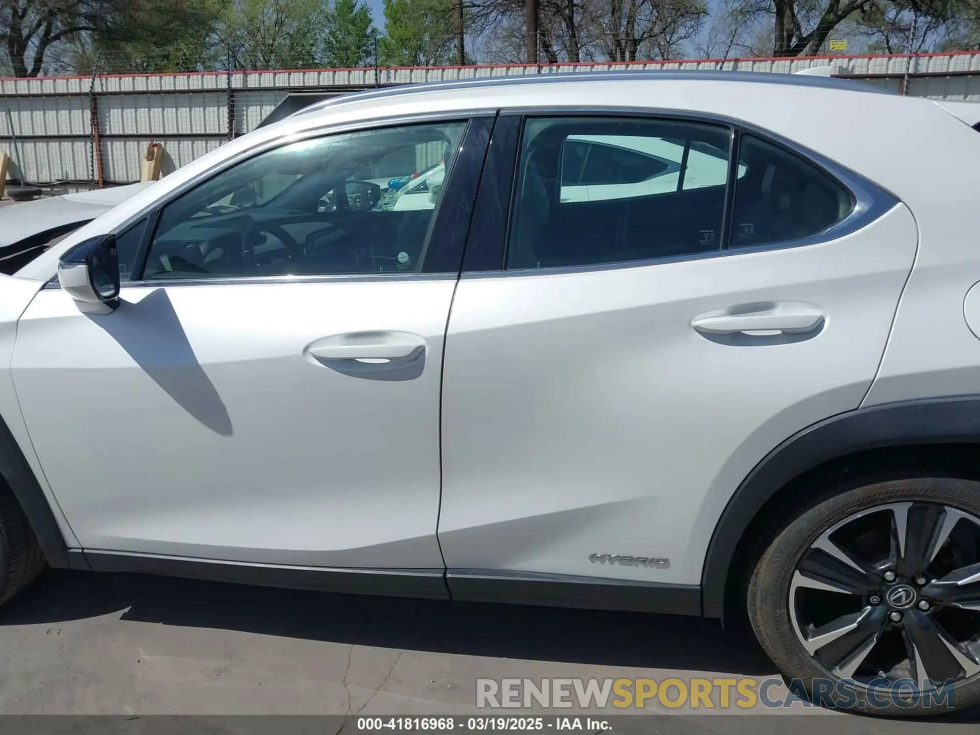 15 fotografías del automóvil dañado JTHP9JBH6L2031919 LEXUS UX 250H 2020