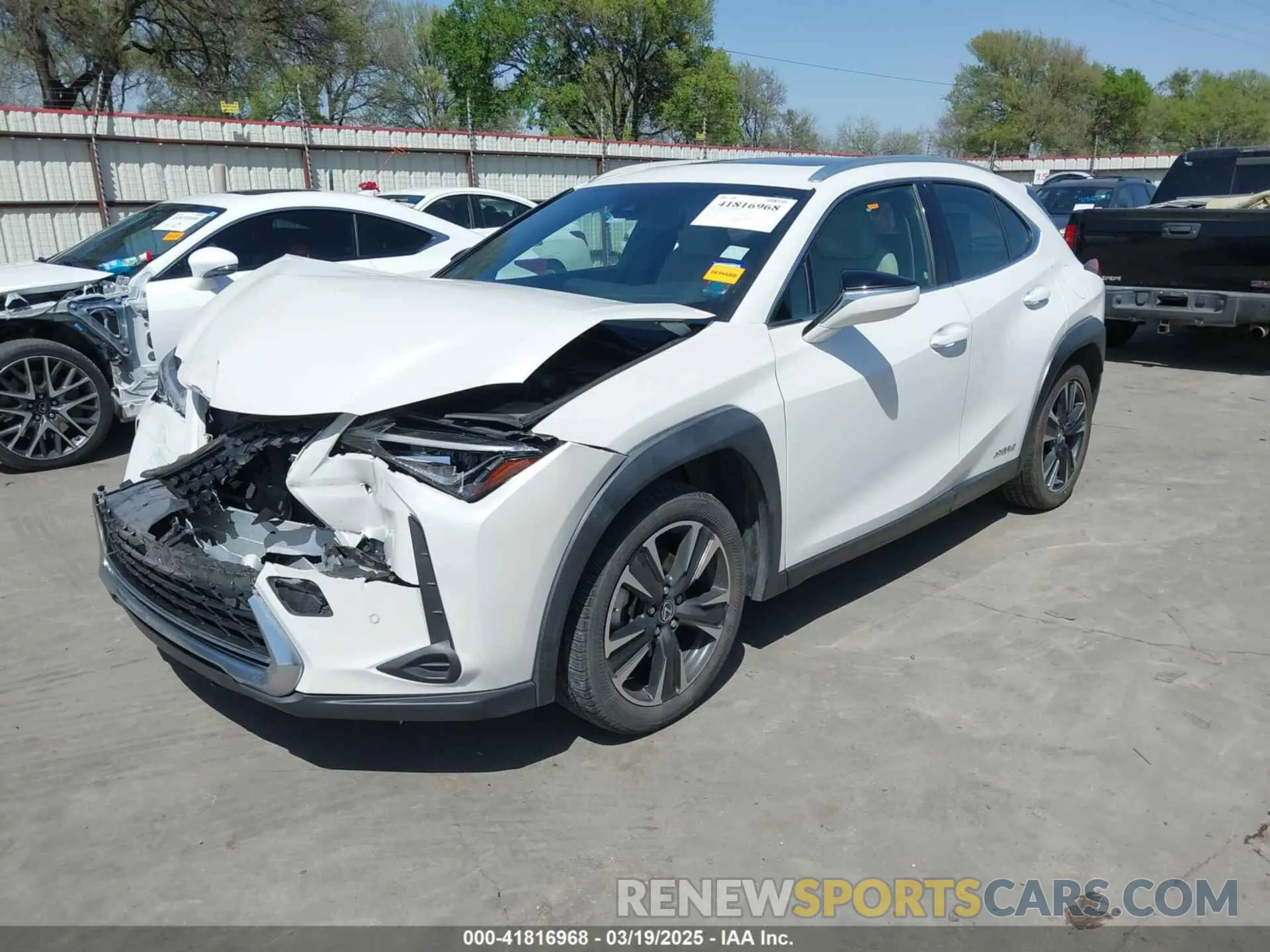 2 fotografías del automóvil dañado JTHP9JBH6L2031919 LEXUS UX 250H 2020