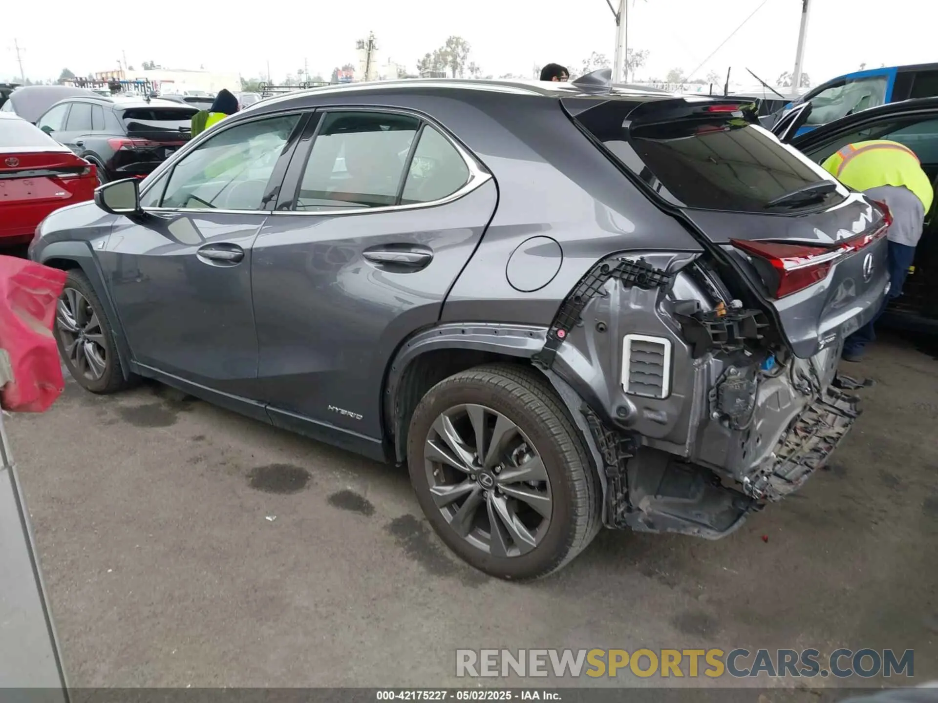 3 fotografías del automóvil dañado JTHR9JBH0L2025493 LEXUS UX 250H 2020