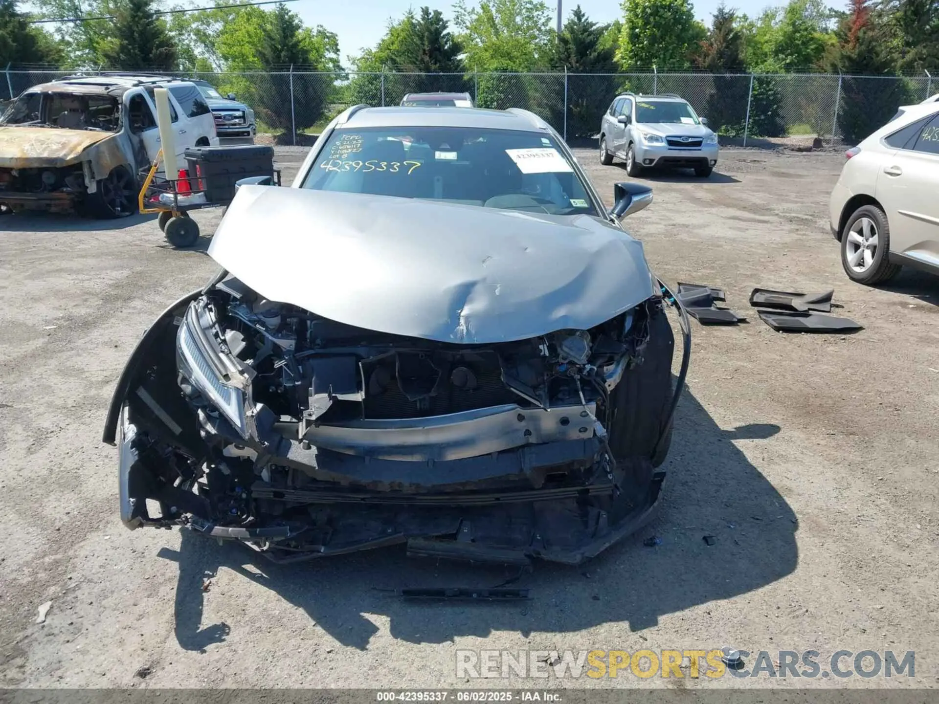 13 fotografías del automóvil dañado JTHR9JBH3L2036827 LEXUS UX 250H 2020