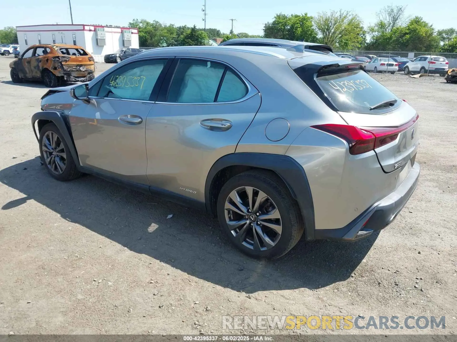 3 fotografías del automóvil dañado JTHR9JBH3L2036827 LEXUS UX 250H 2020