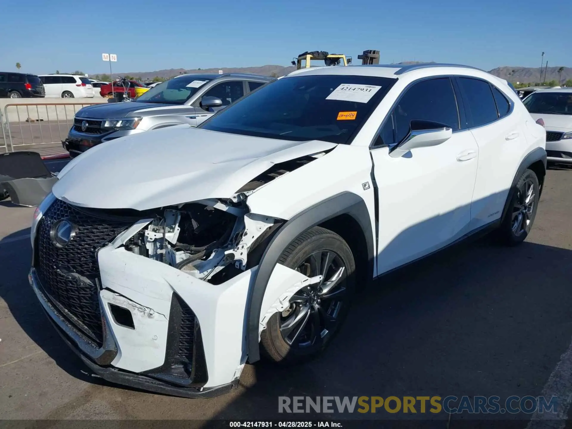 2 fotografías del automóvil dañado JTHR9JBH4L2030101 LEXUS UX 250H 2020
