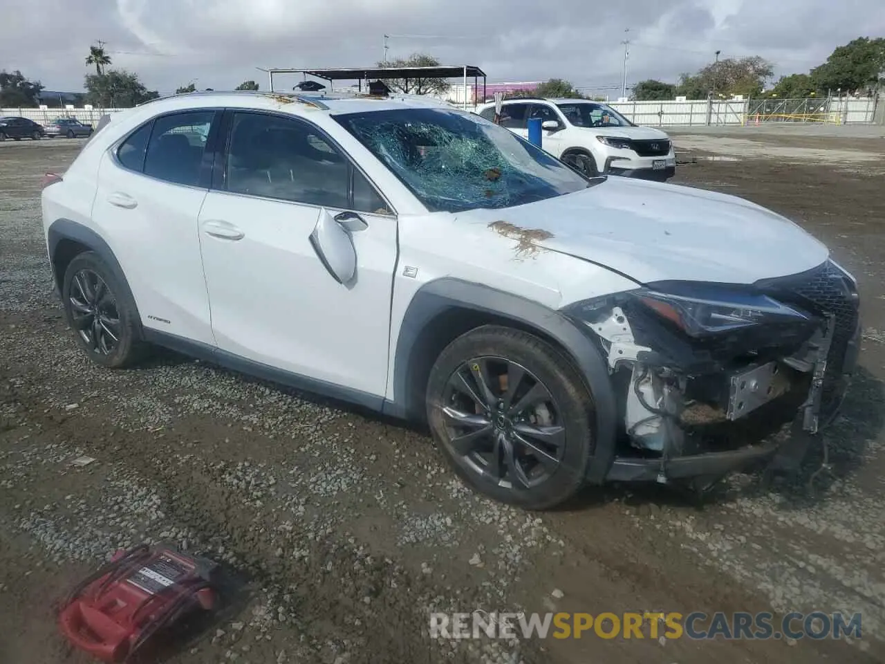4 fotografías del automóvil dañado JTHR9JBH6L2028544 LEXUS UX 250H 2020