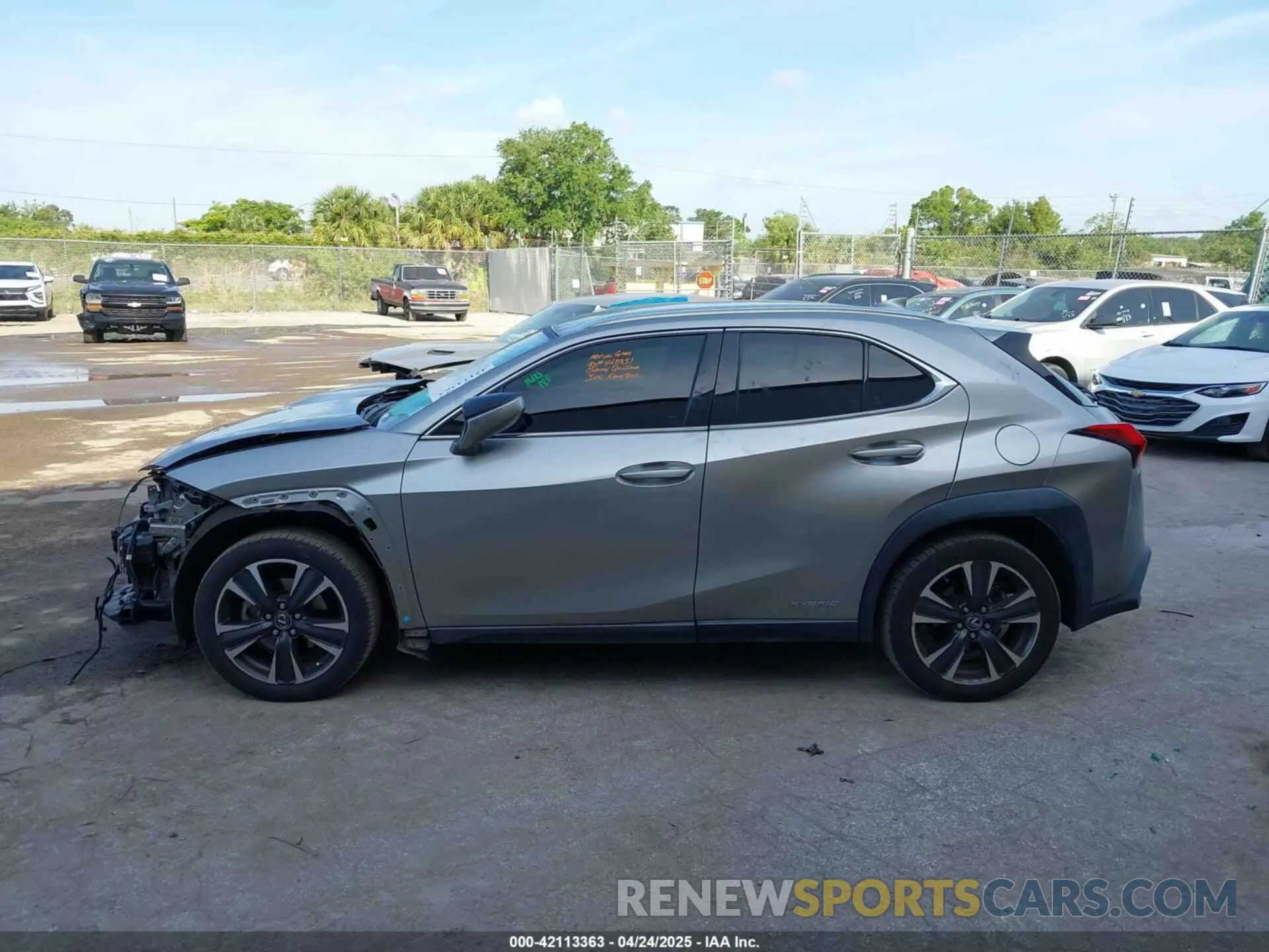 14 fotografías del automóvil dañado JTHX9JBHXL2033589 LEXUS UX 250H 2020