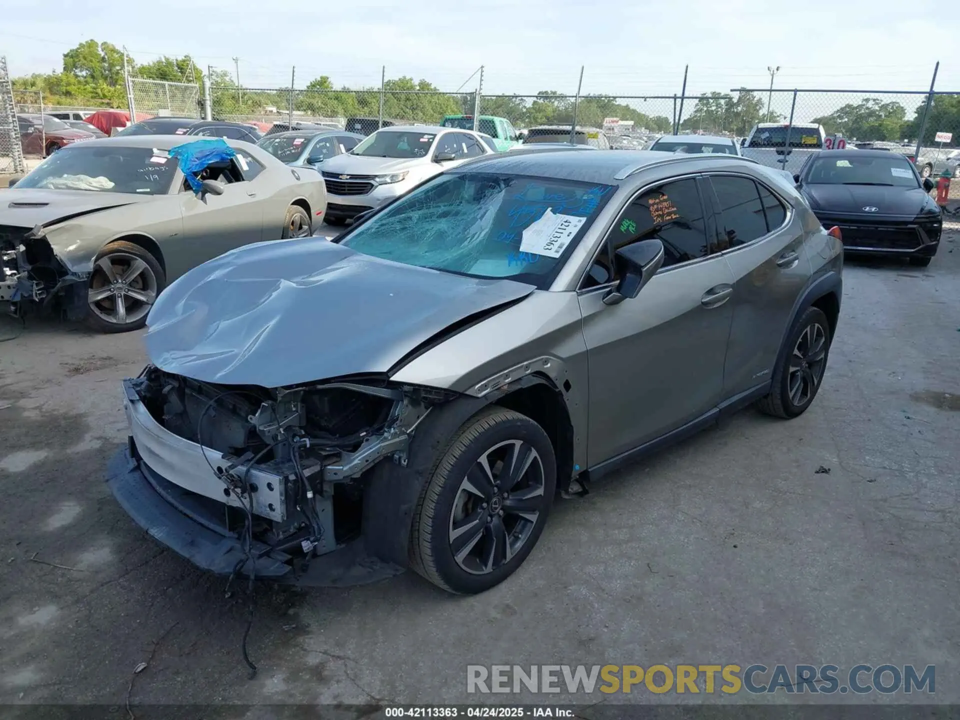 2 fotografías del automóvil dañado JTHX9JBHXL2033589 LEXUS UX 250H 2020