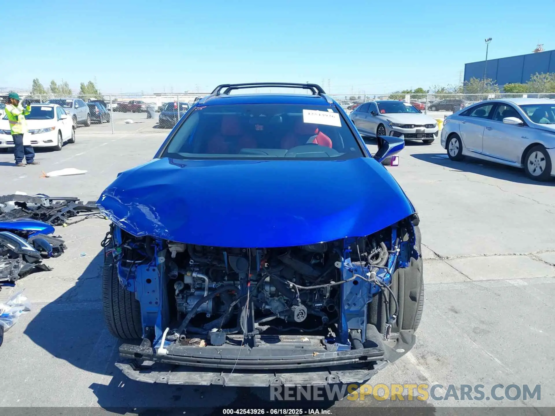 12 fotografías del automóvil dañado JTHE9JBH3M2045222 LEXUS UX 250H 2021