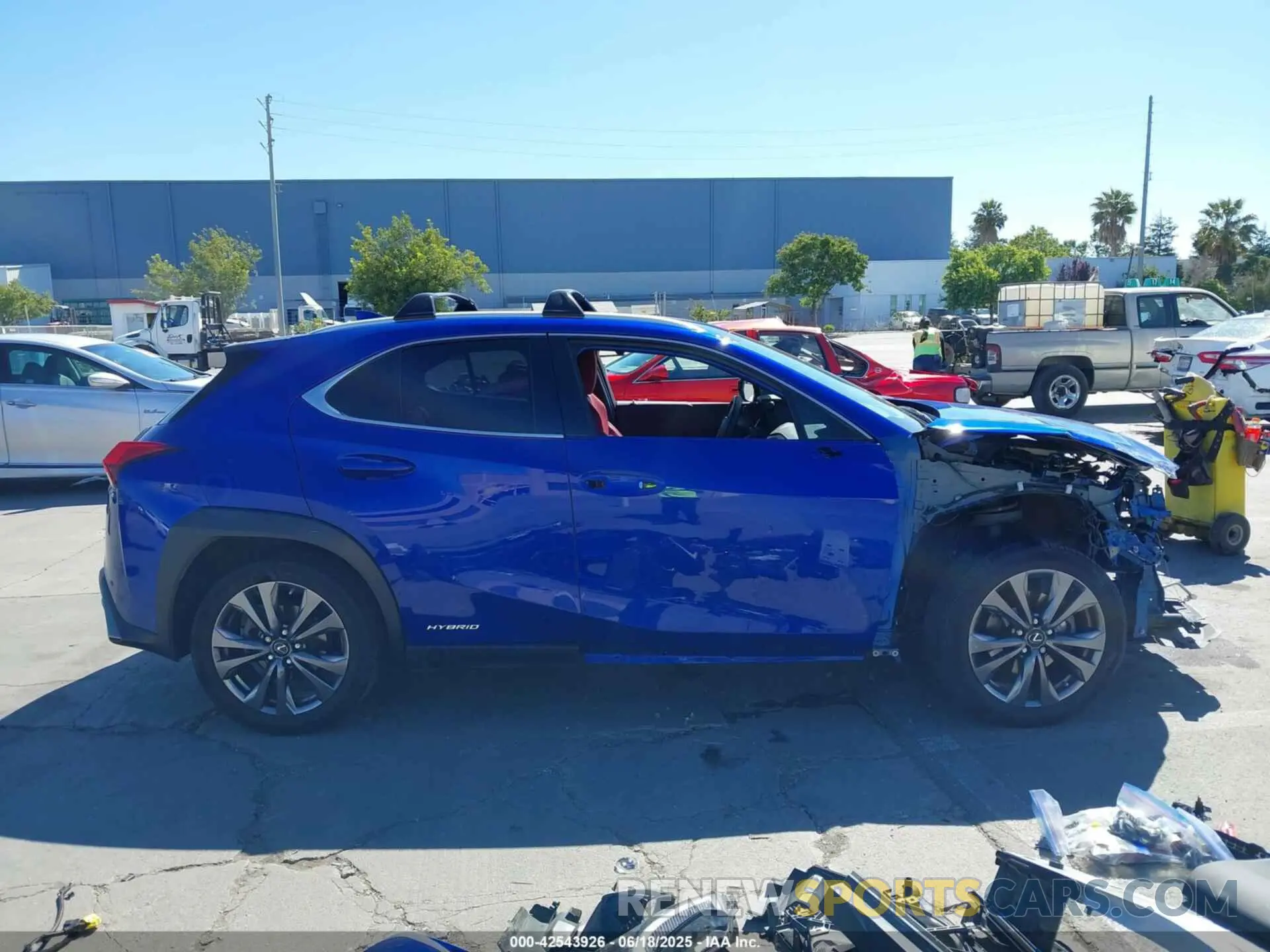 13 fotografías del automóvil dañado JTHE9JBH3M2045222 LEXUS UX 250H 2021