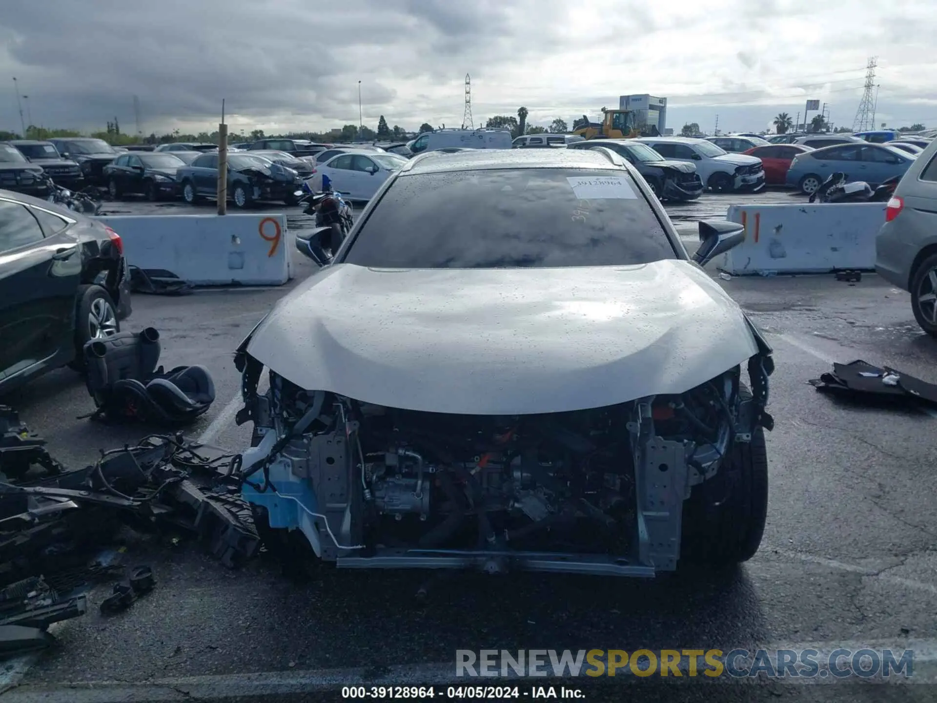 13 fotografías del automóvil dañado JTHE9JBH5M2043603 LEXUS UX 250H 2021