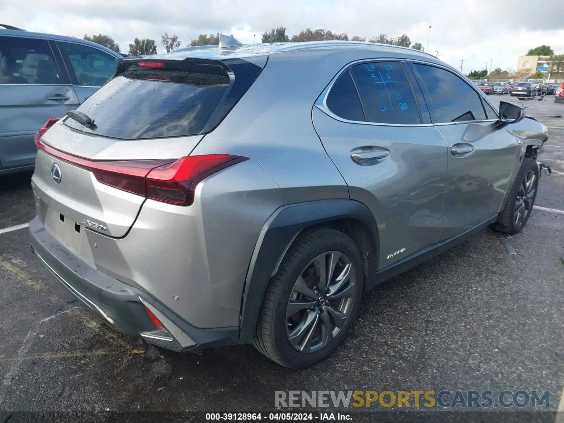 4 fotografías del automóvil dañado JTHE9JBH5M2043603 LEXUS UX 250H 2021