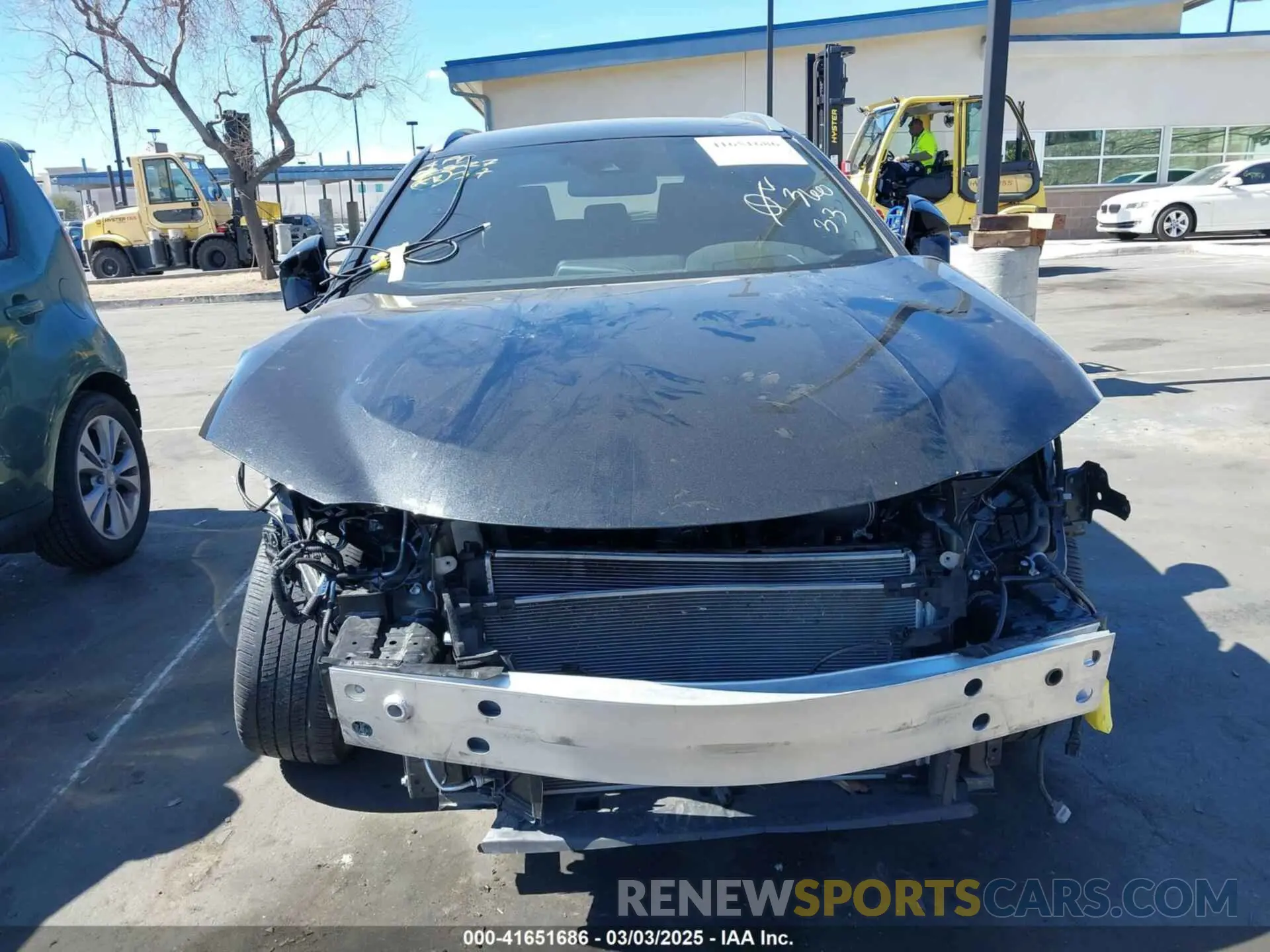 13 fotografías del automóvil dañado JTHE9JBH5M2054228 LEXUS UX 250H 2021