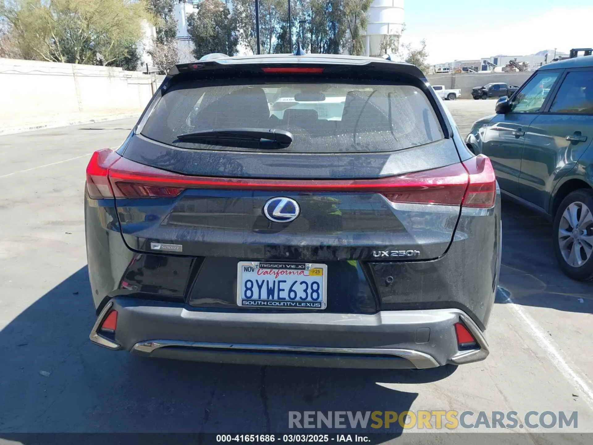 17 fotografías del automóvil dañado JTHE9JBH5M2054228 LEXUS UX 250H 2021