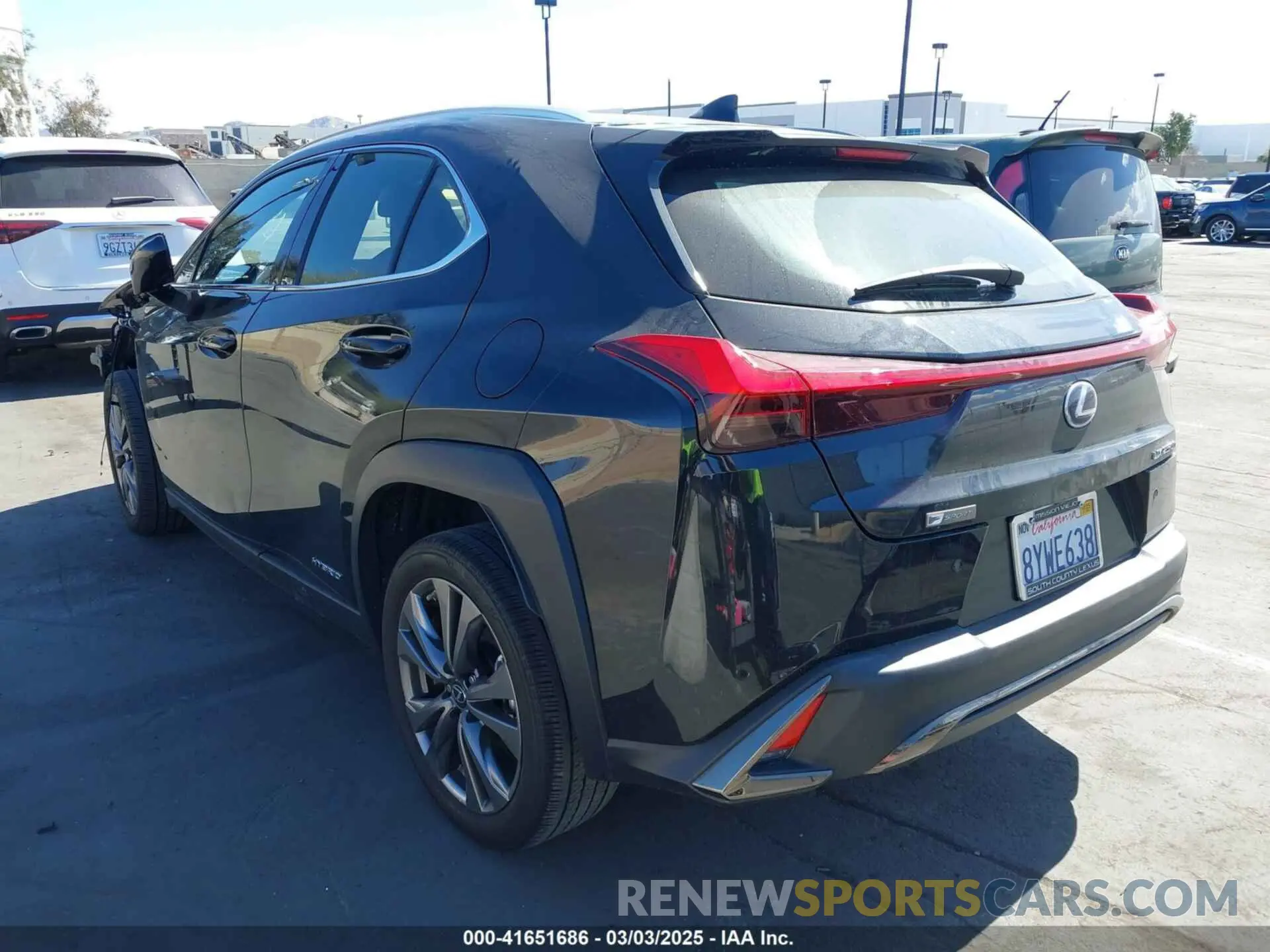 3 fotografías del automóvil dañado JTHE9JBH5M2054228 LEXUS UX 250H 2021