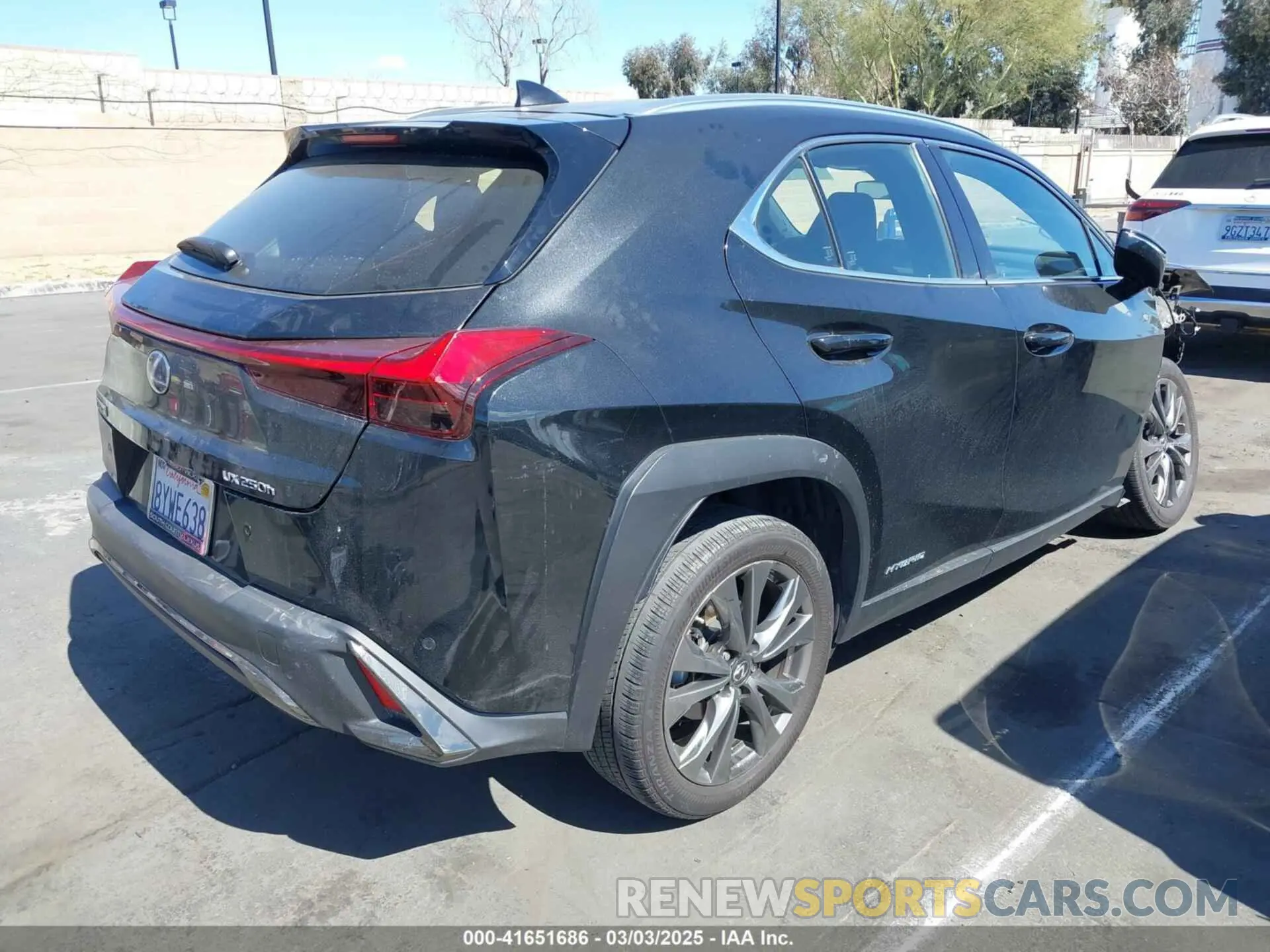 4 fotografías del automóvil dañado JTHE9JBH5M2054228 LEXUS UX 250H 2021