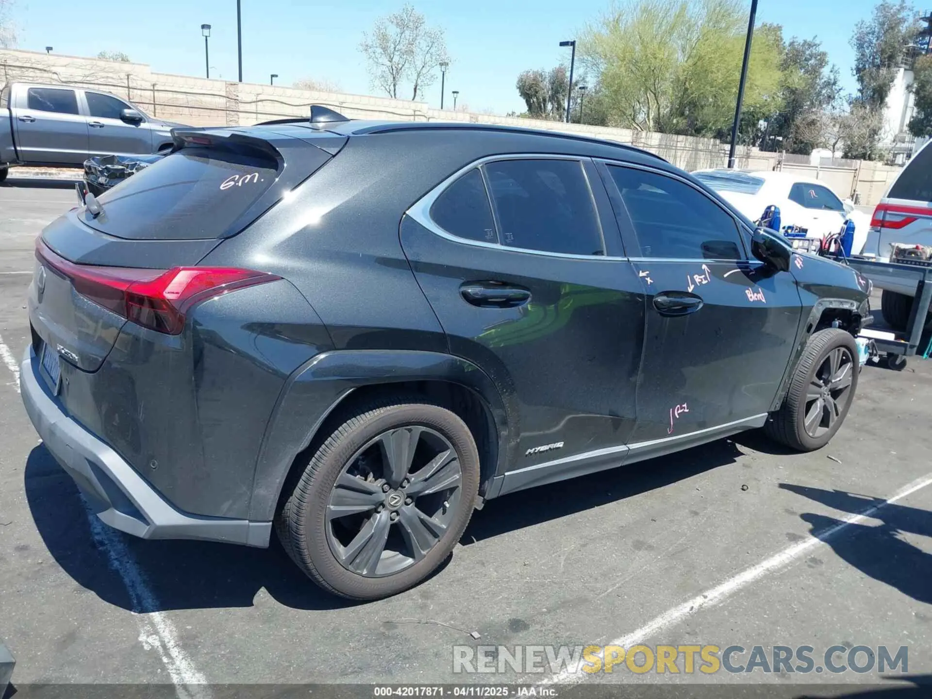 14 fotografías del automóvil dañado JTHP9JBH2M2048461 LEXUS UX 250H 2021