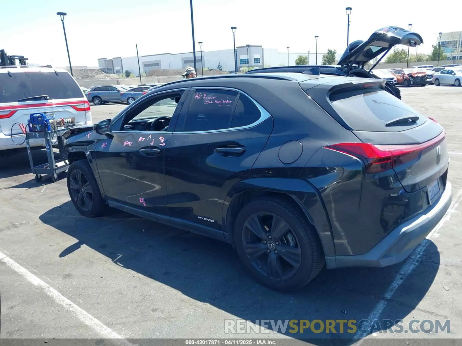 15 fotografías del automóvil dañado JTHP9JBH2M2048461 LEXUS UX 250H 2021