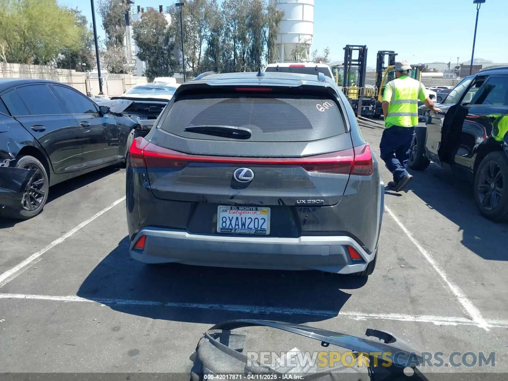 17 fotografías del automóvil dañado JTHP9JBH2M2048461 LEXUS UX 250H 2021