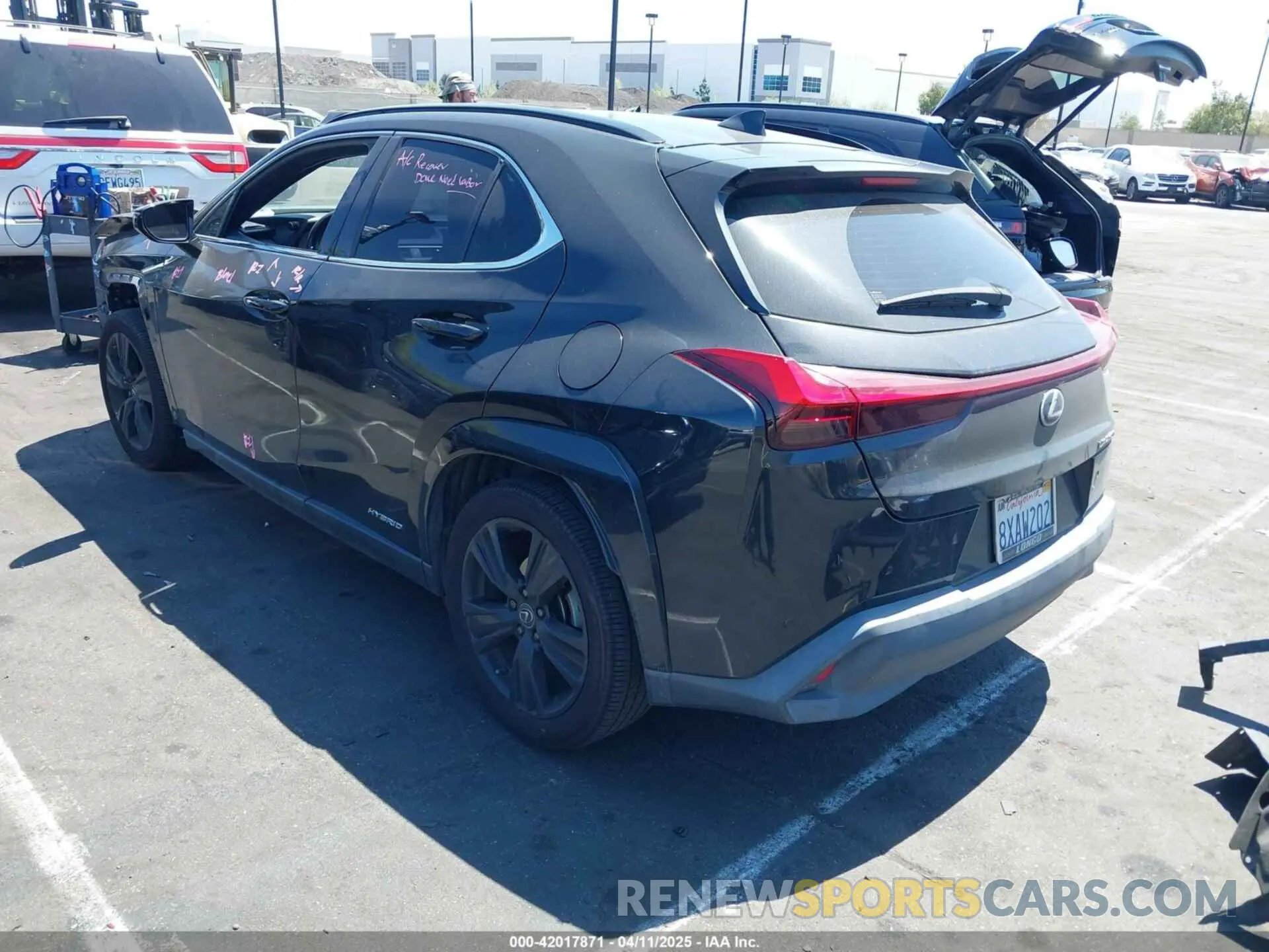 3 fotografías del automóvil dañado JTHP9JBH2M2048461 LEXUS UX 250H 2021