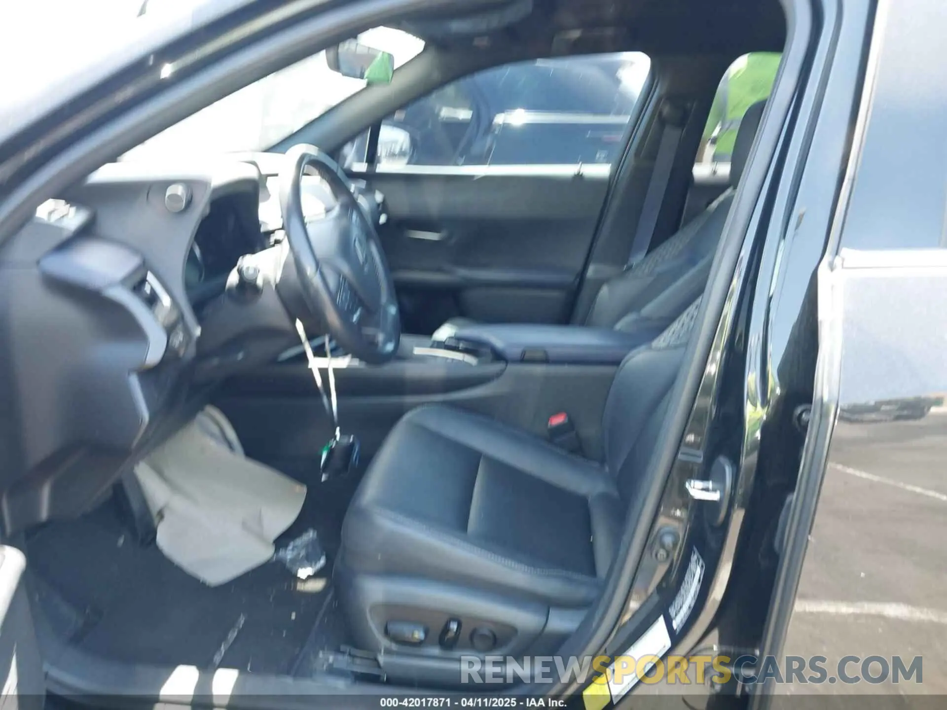 5 fotografías del automóvil dañado JTHP9JBH2M2048461 LEXUS UX 250H 2021