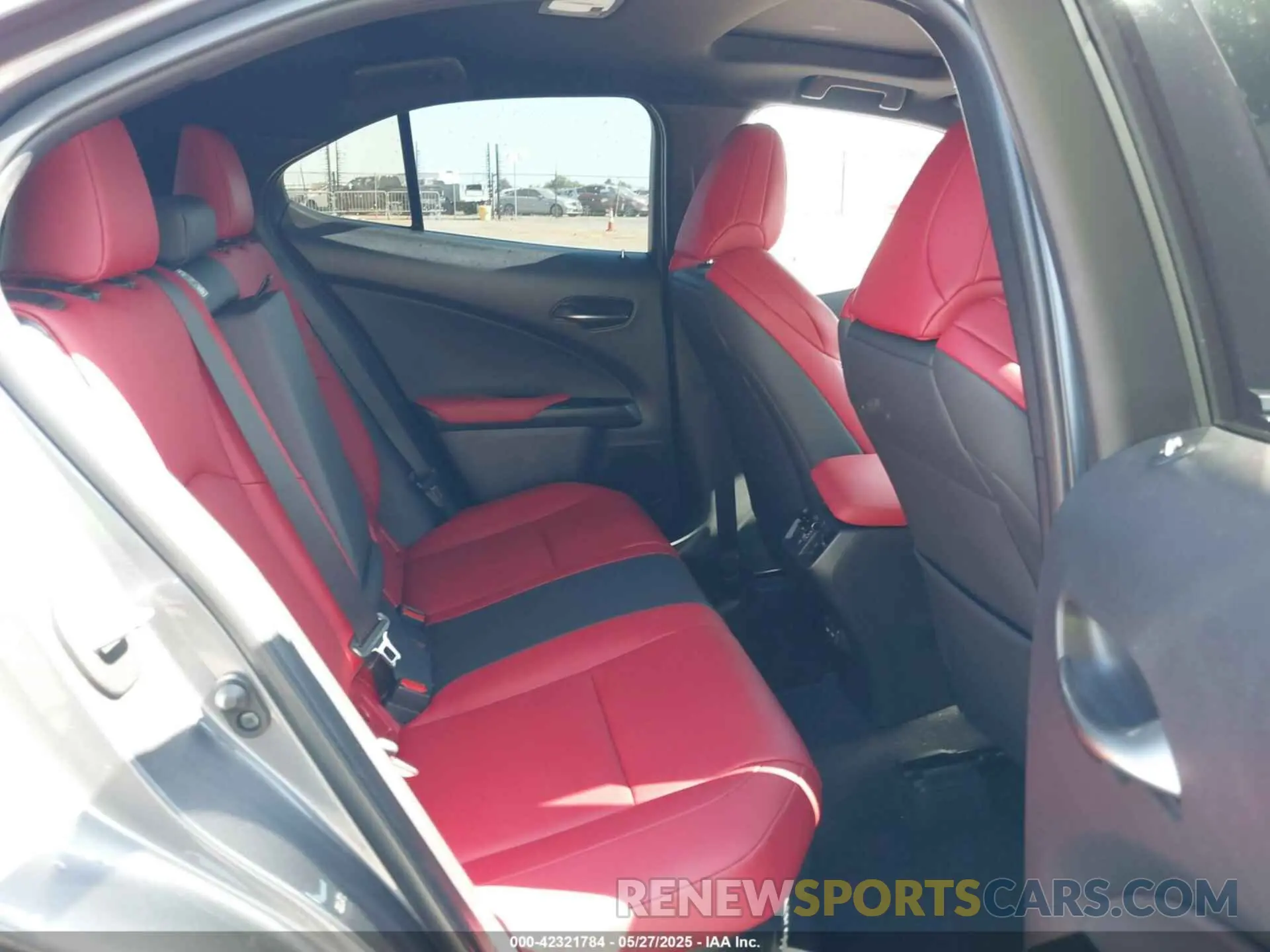 8 fotografías del automóvil dañado JTHR9JBH3M2052706 LEXUS UX 250H 2021