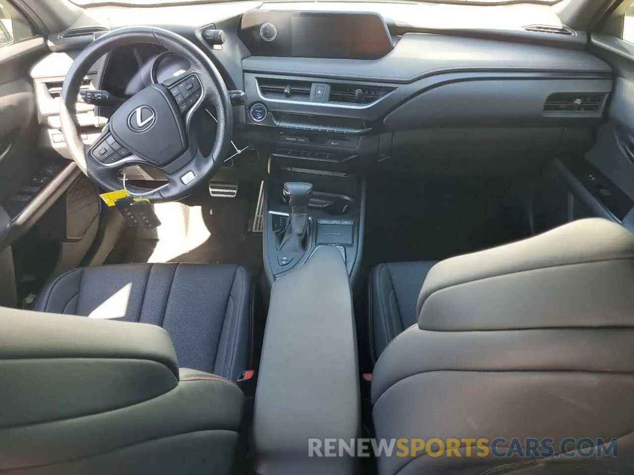 8 fotografías del automóvil dañado JTHR9JBH8M2051017 LEXUS UX 250H 2021