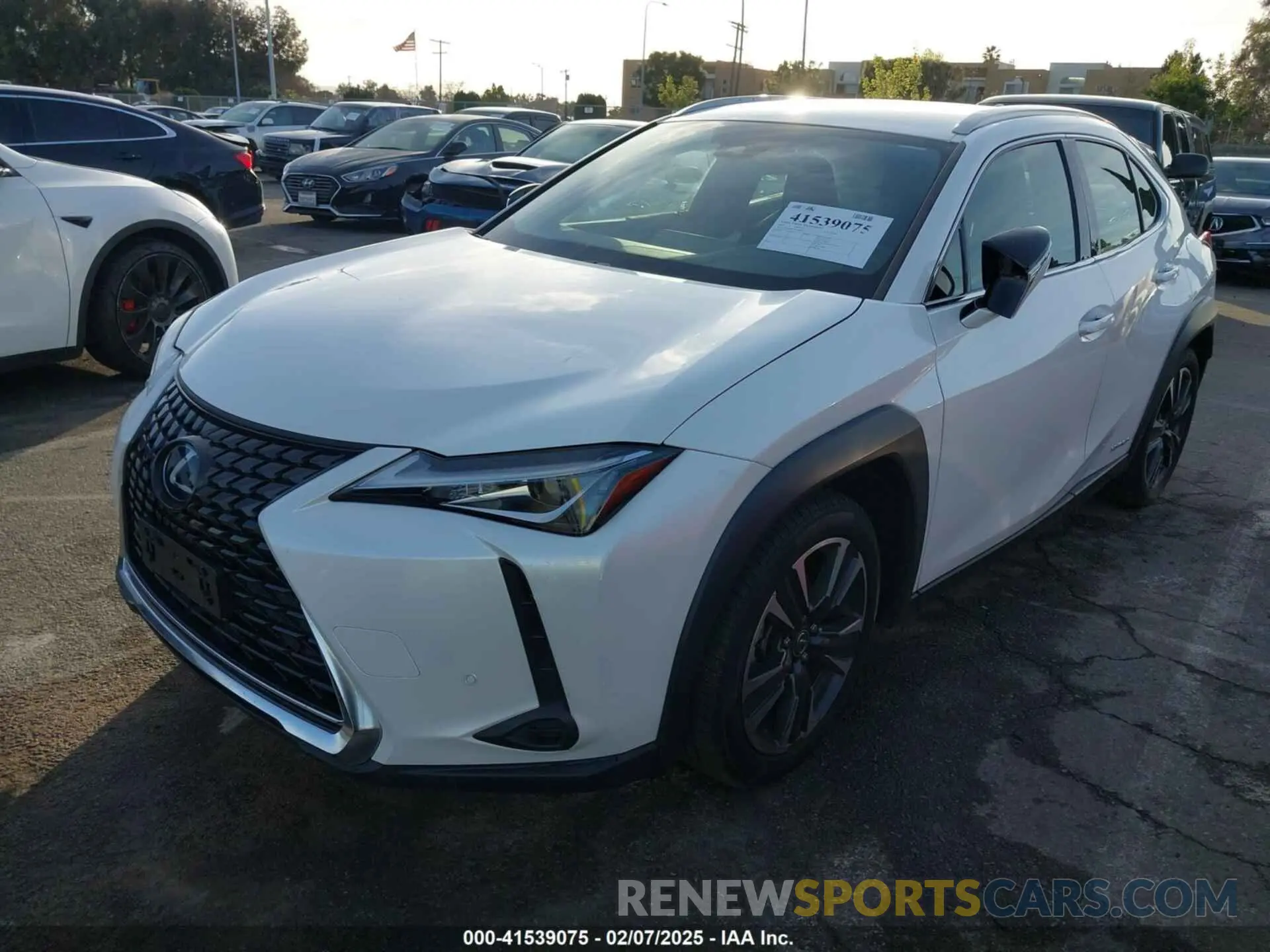 2 fotografías del automóvil dañado JTHX9JBH1M2044921 LEXUS UX 250H 2021
