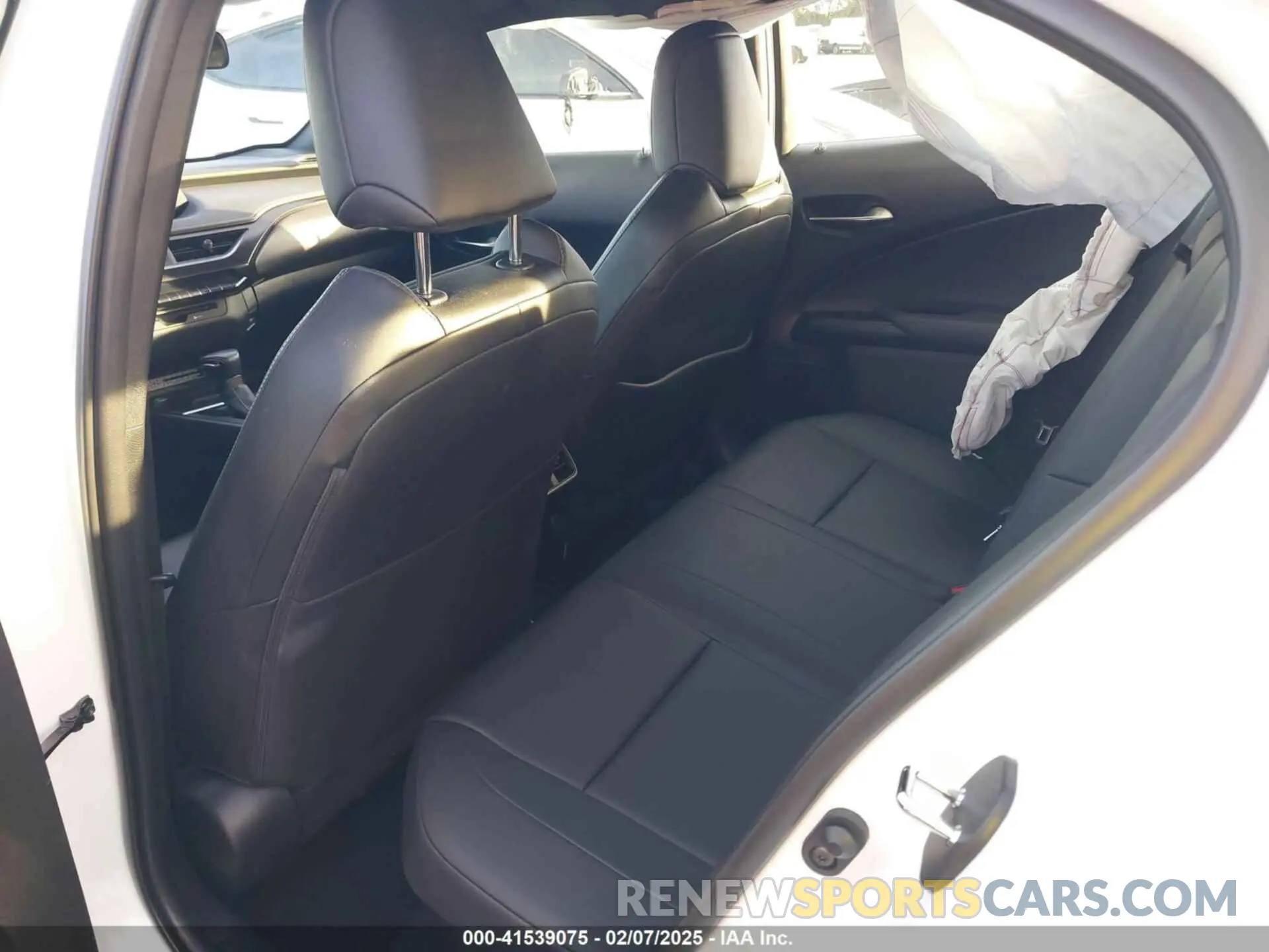 8 fotografías del automóvil dañado JTHX9JBH1M2044921 LEXUS UX 250H 2021