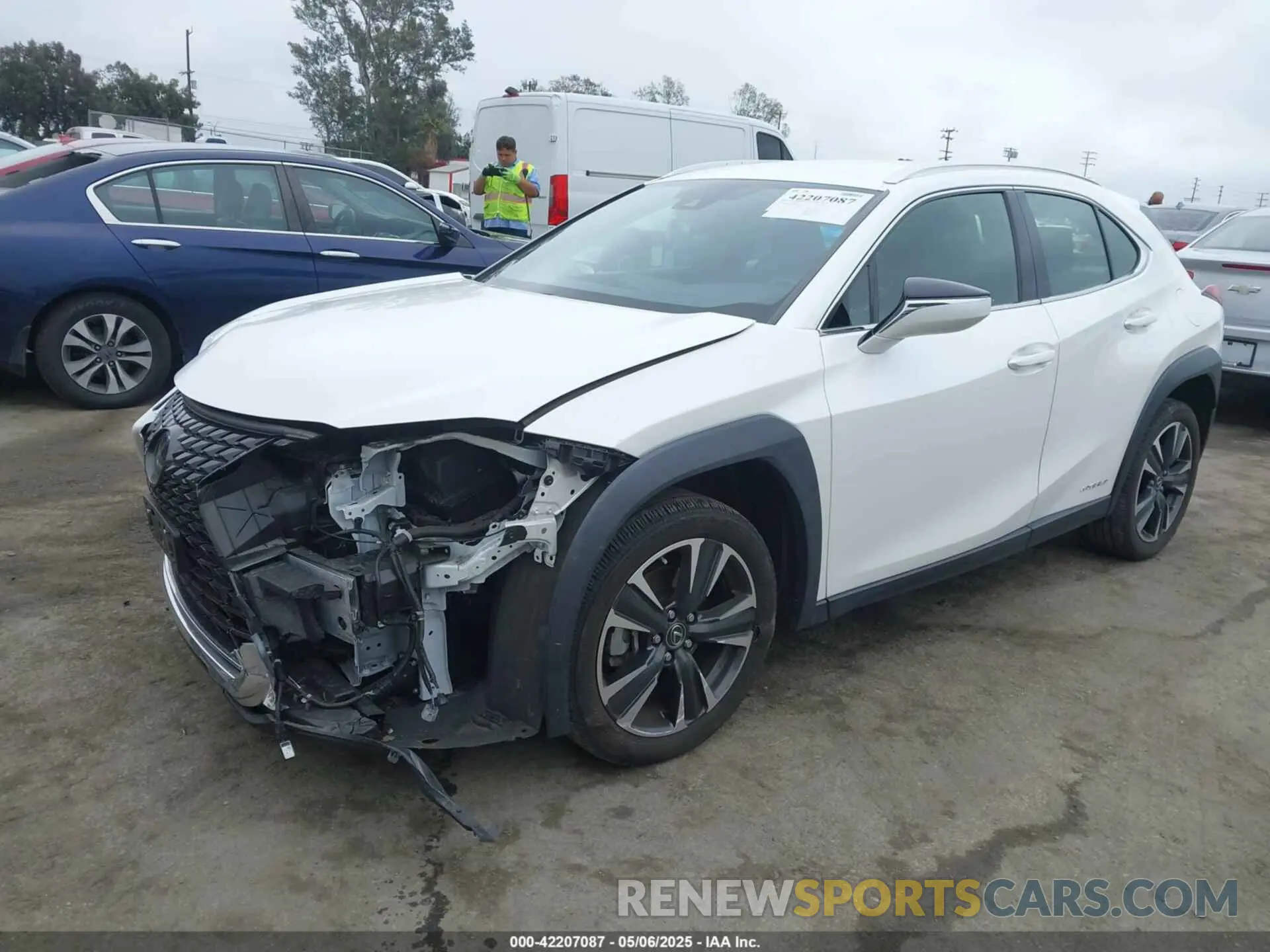 2 fotografías del automóvil dañado JTHX9JBH5M2038636 LEXUS UX 250H 2021