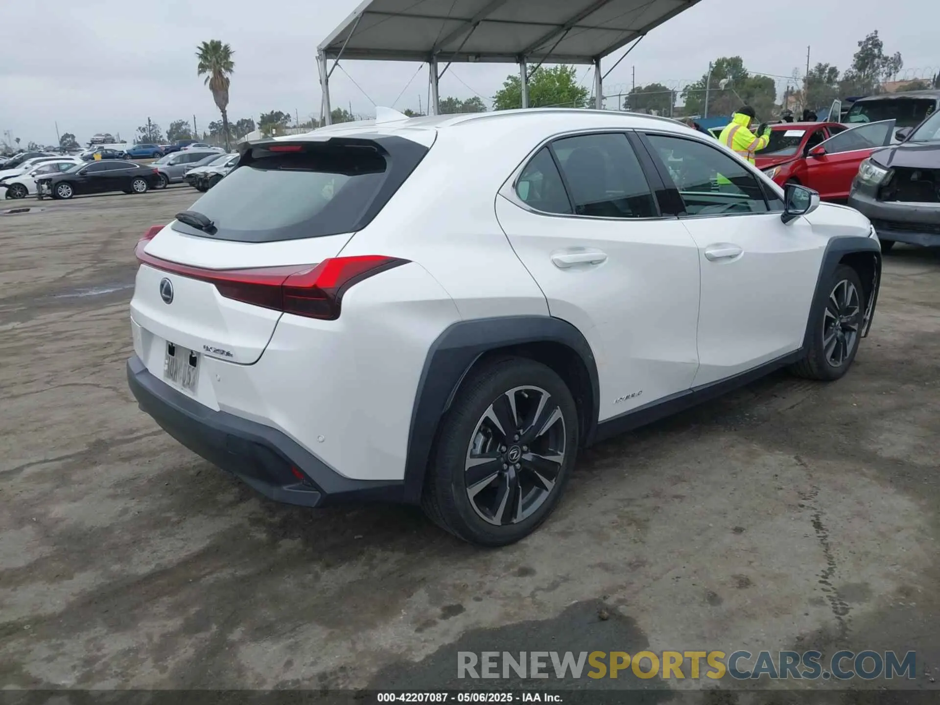 4 fotografías del automóvil dañado JTHX9JBH5M2038636 LEXUS UX 250H 2021