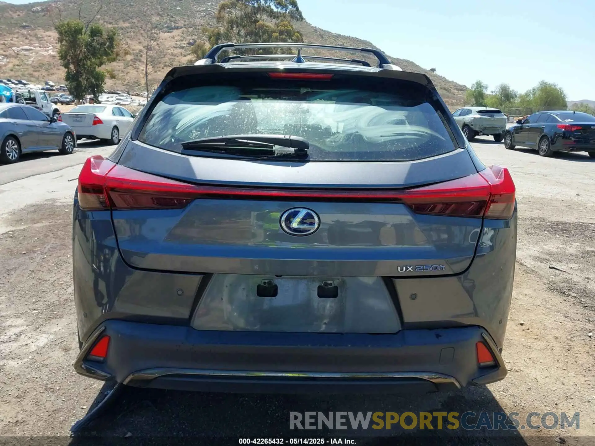 17 fotografías del automóvil dañado JTHE9JBHXN2057109 LEXUS UX 250H 2022