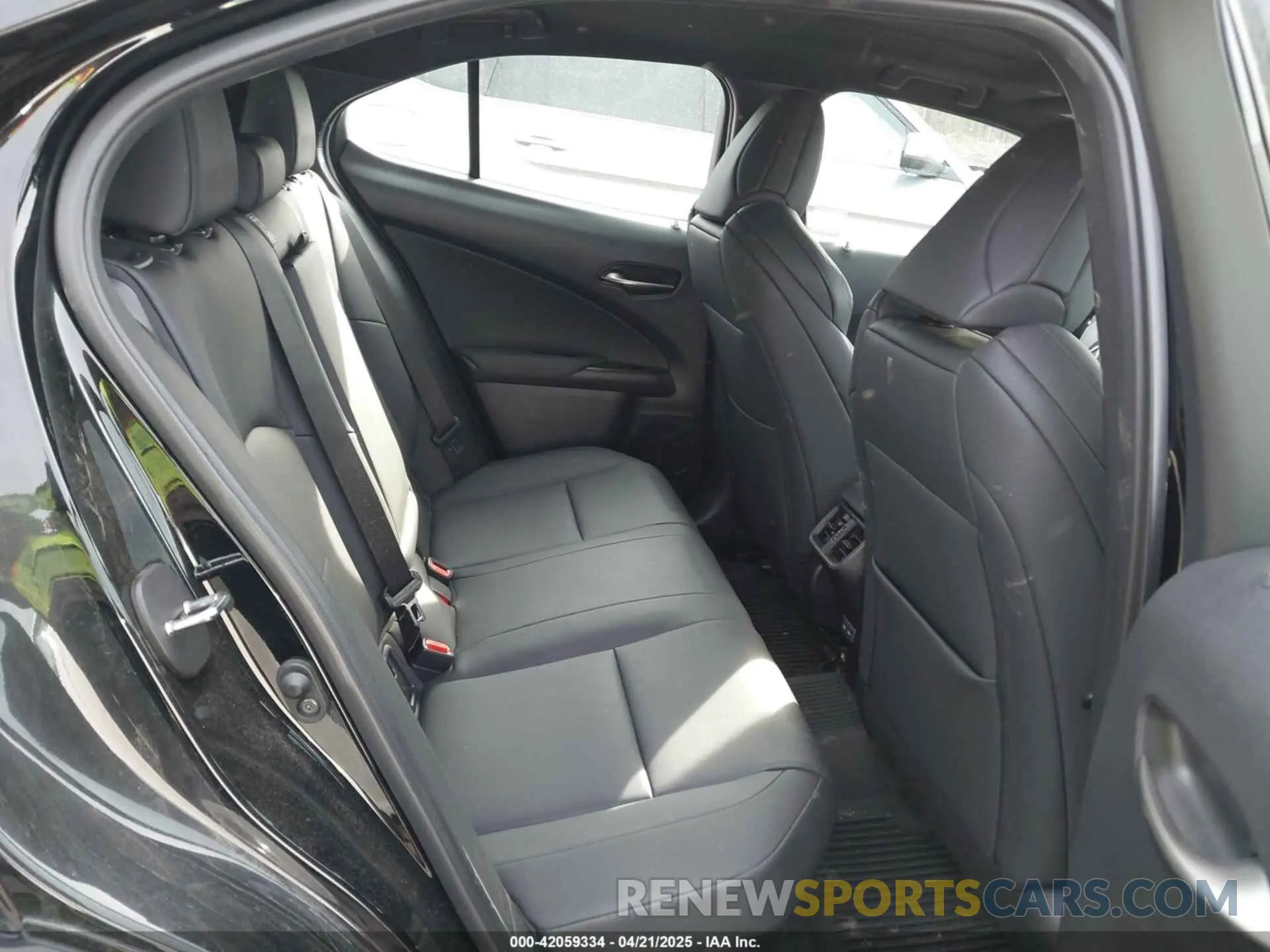 8 fotografías del automóvil dañado JTHR9JBH4N2062923 LEXUS UX 250H 2022