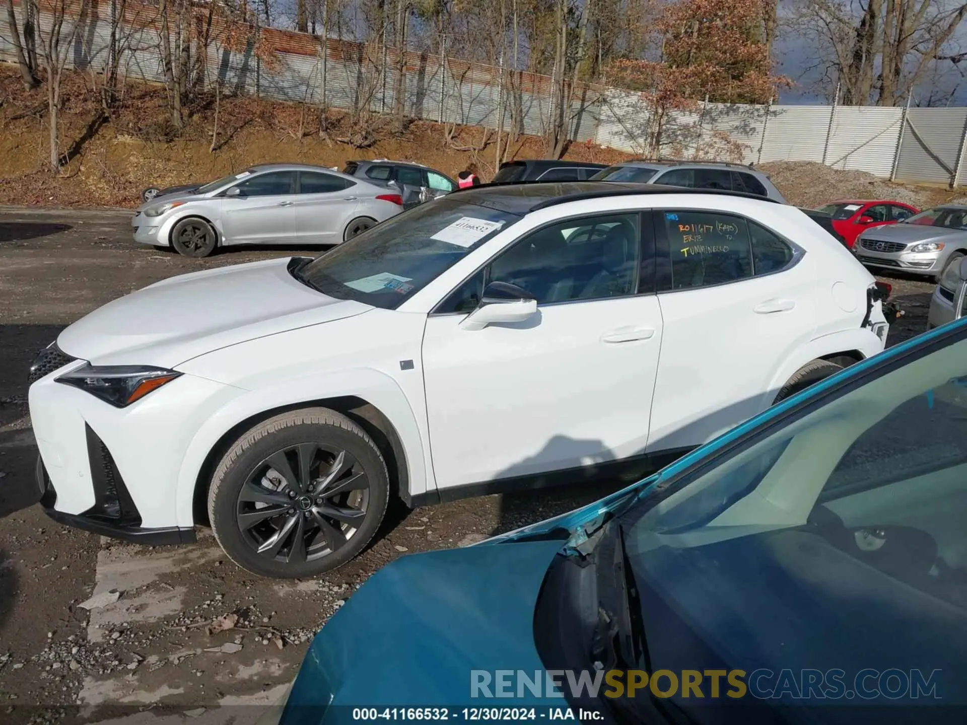 14 fotografías del automóvil dañado JTHB9JBH7P2063617 LEXUS UX 250H 2023